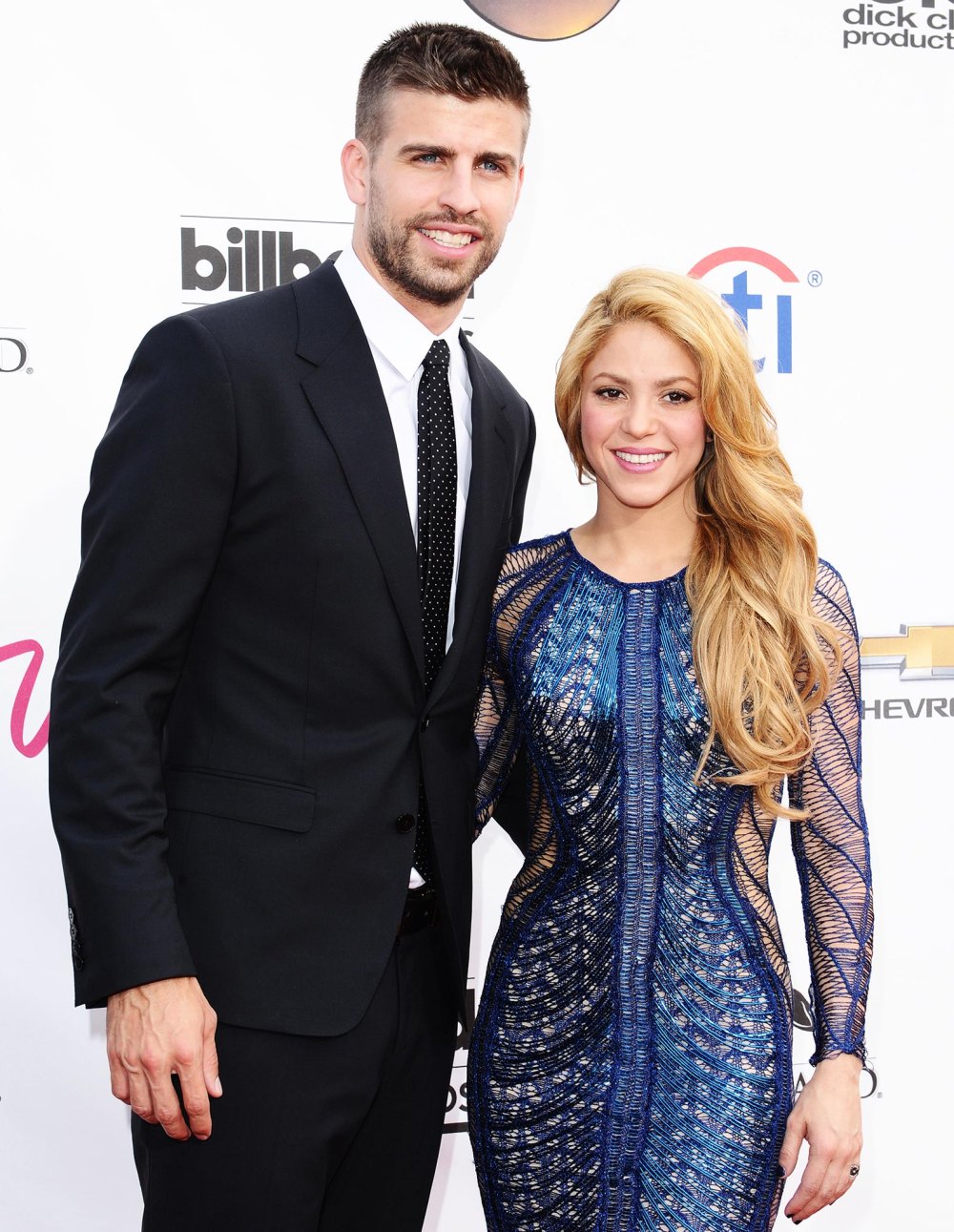 Shakira afirma que suspendió su carrera para apoyar el calendario de fútbol de Gerard Piqué