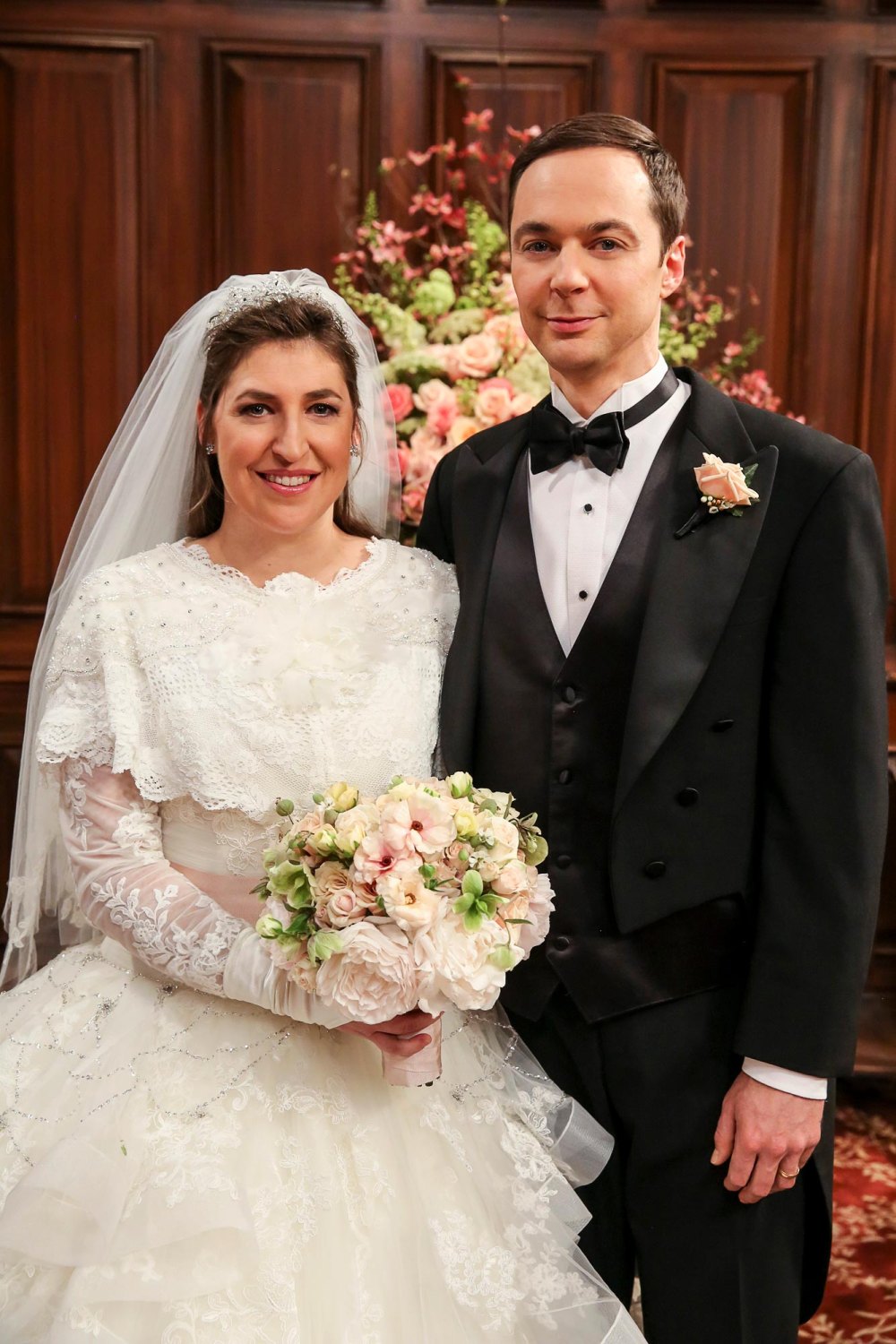 Jim Parsons and Mayim Bialik Reunite As Big Bang s Sheldon and Amy in Young Sheldon Finale Photos 786