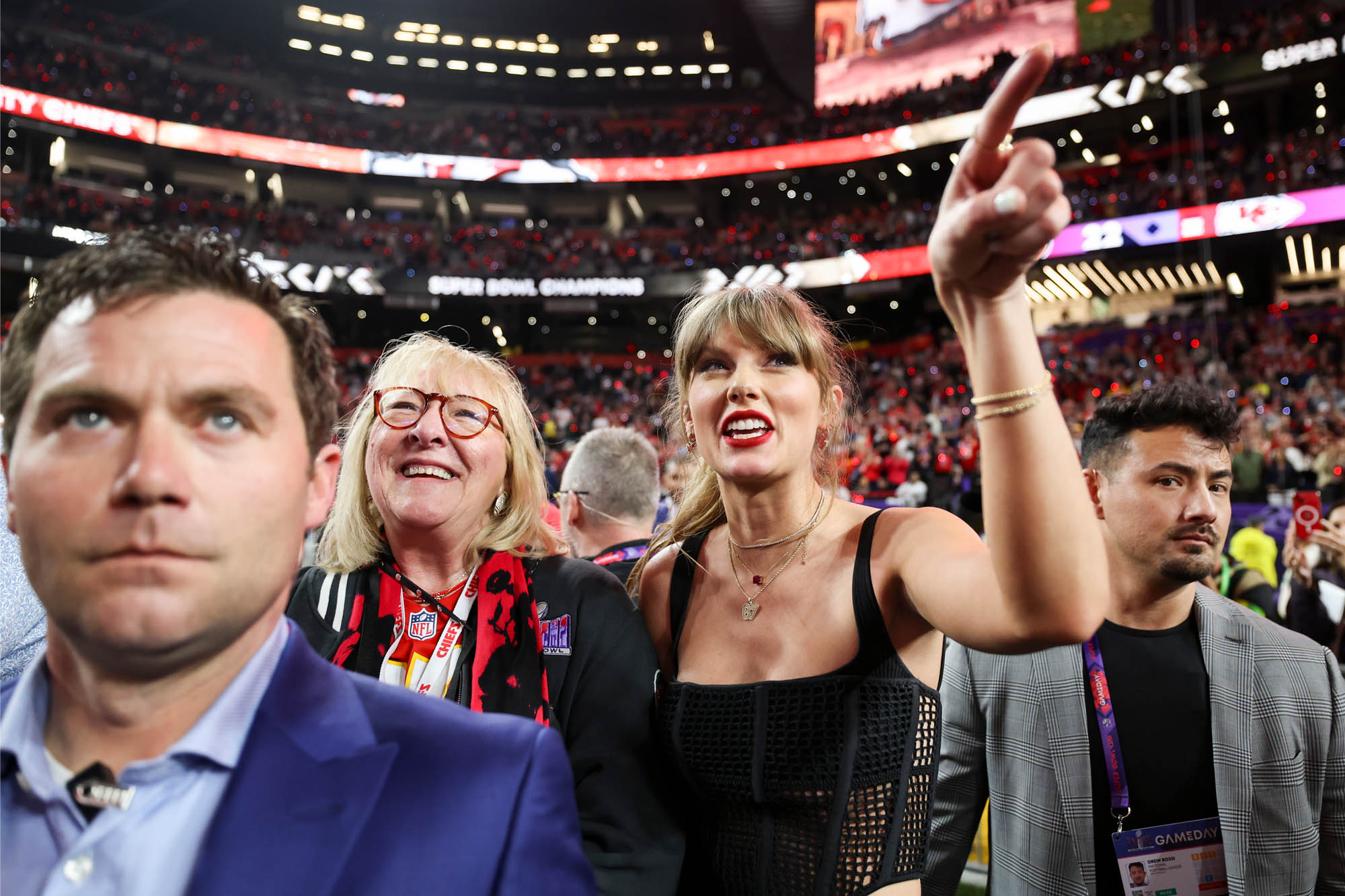 Taylor Swift Donna Kelce Phone Case