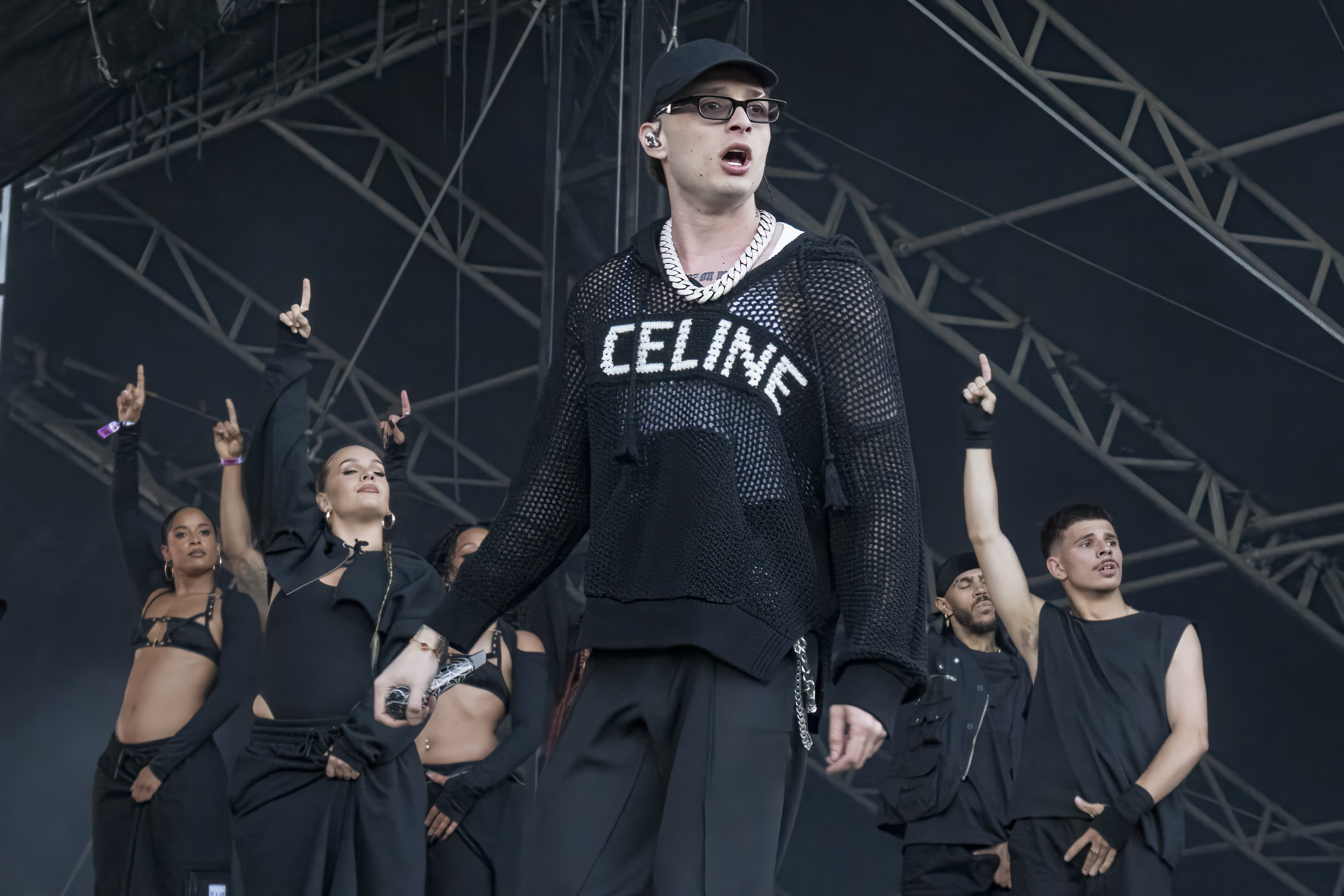 Peso Pluma actúa en el Governor's Ball en NY