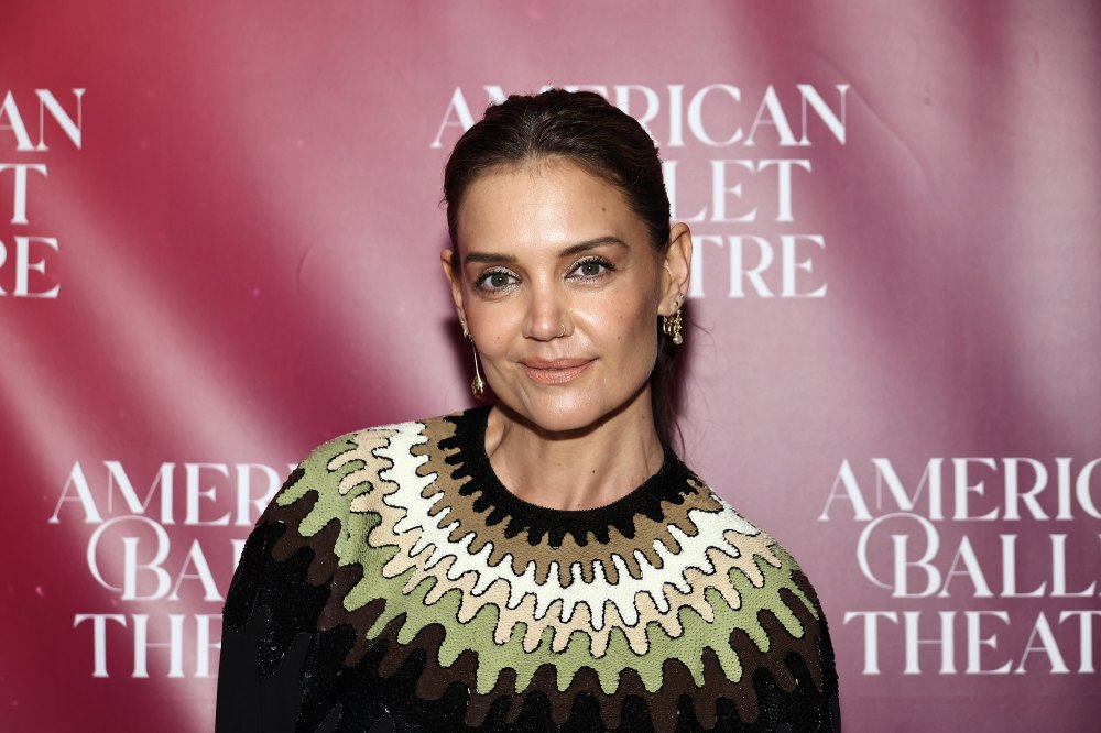 Katie Holmes Has No Idea There’s a ‘Dawson’s Creek’ WhatsApp Group