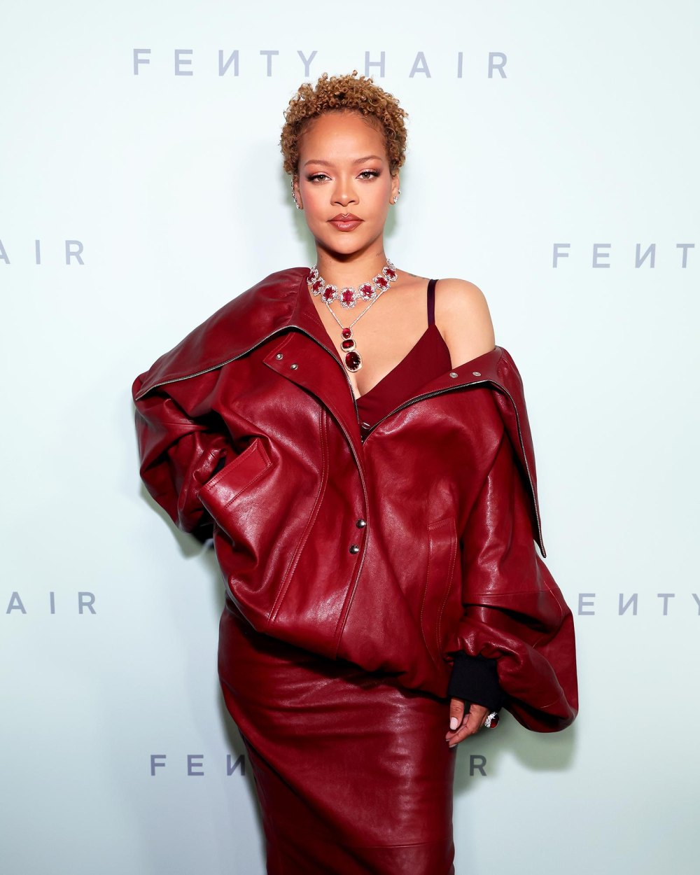 Rihanna Clarifies That She Is Not Retiring After Wearing Im Retired T Shirt Im Starting Over