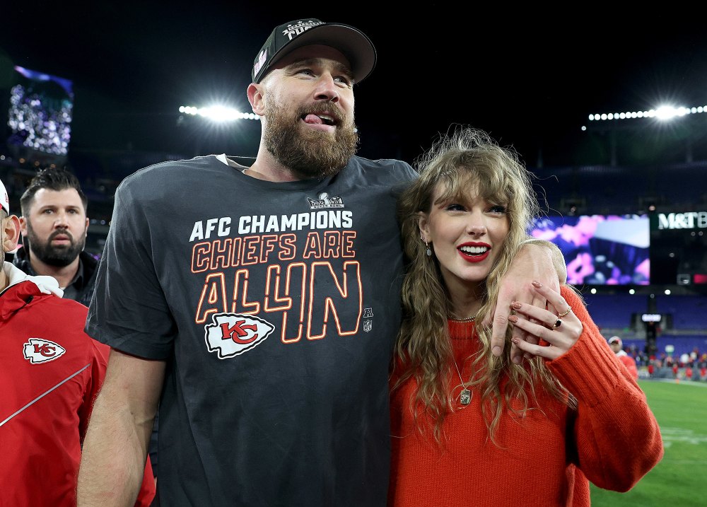 Travis Kelce reacciona sutilmente a Taylor Swift viendo la ceremonia del anillo de los Chiefs