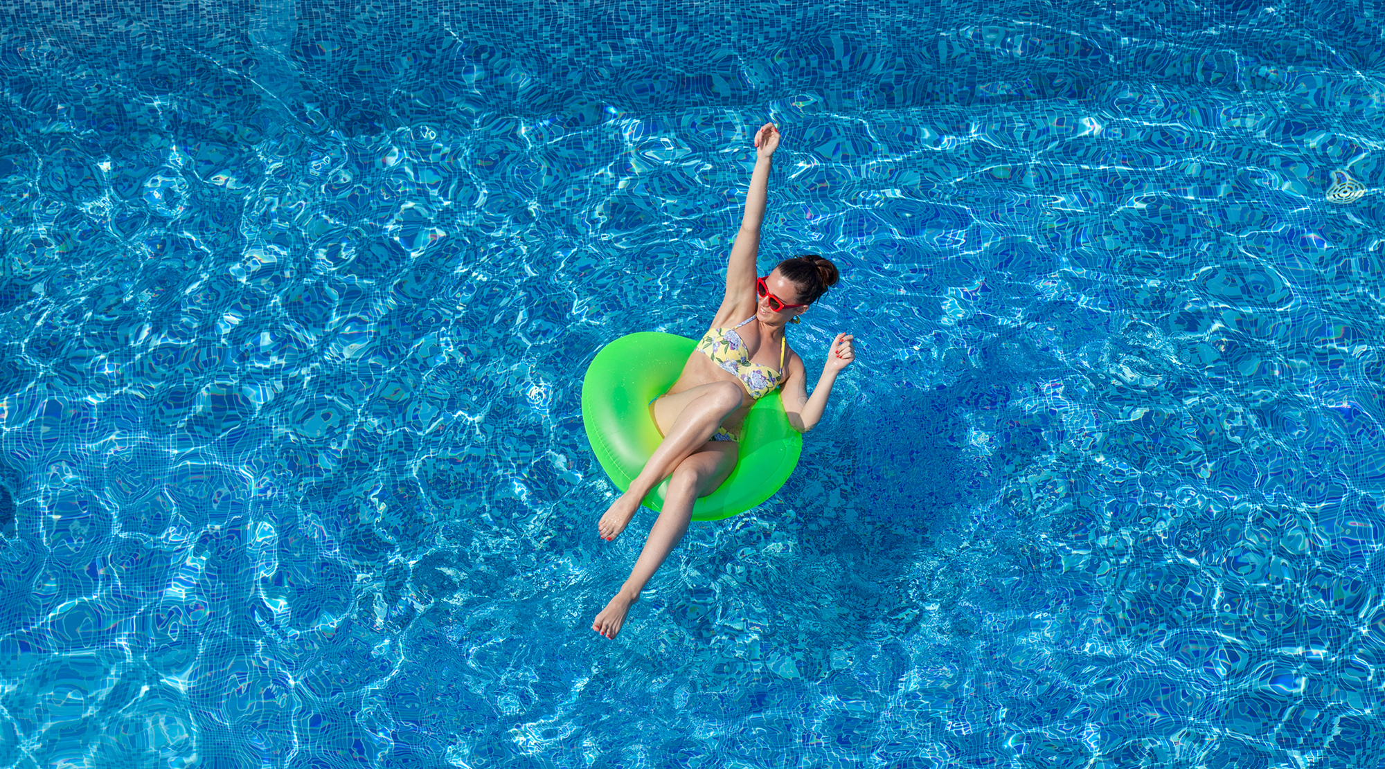 woman have fun in swimming pool