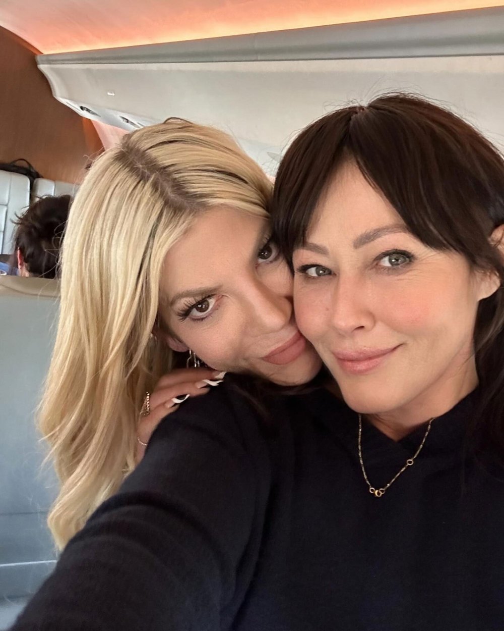 Feature Tori Spelling Pays Tribute to Shannen Doherty