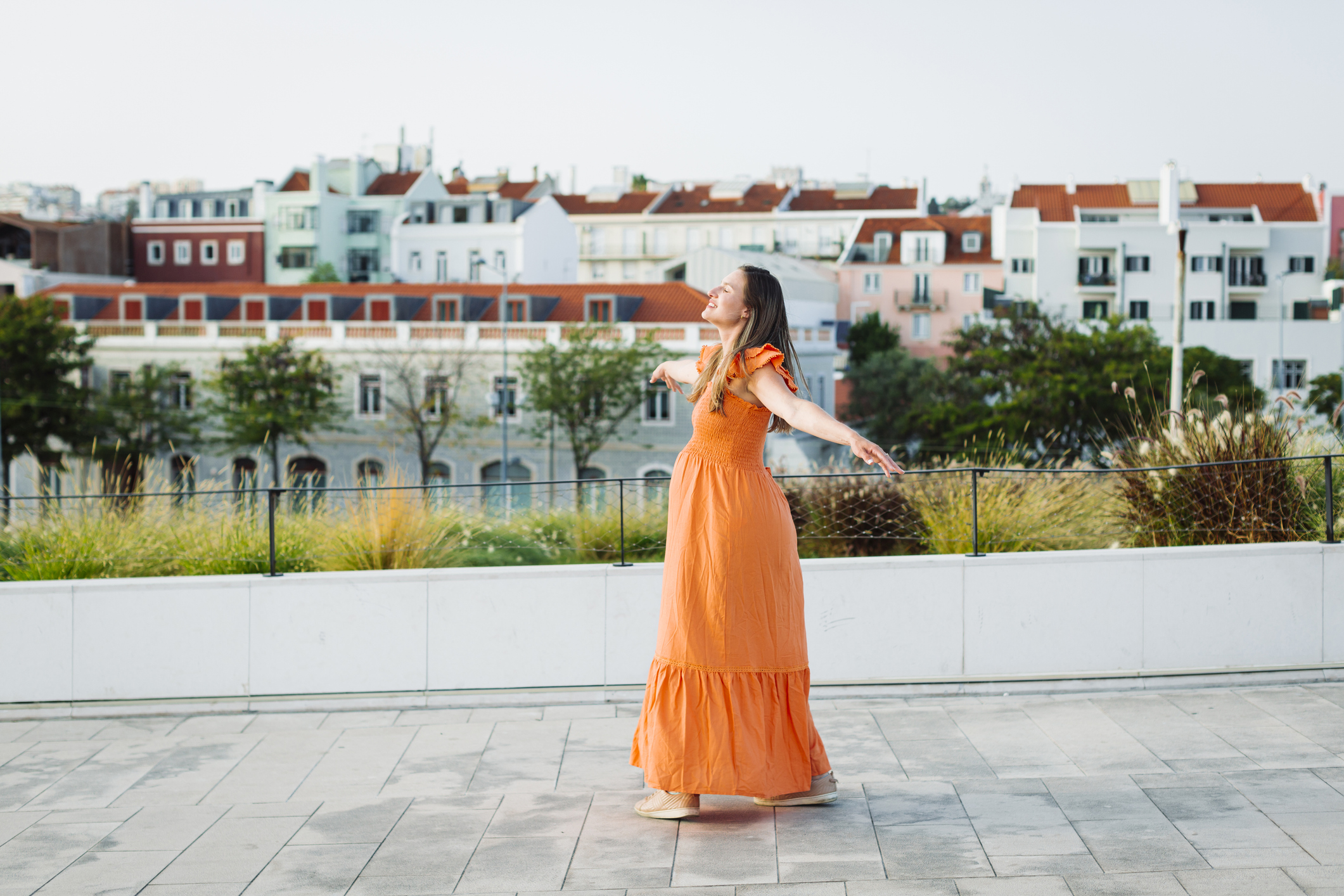 15 Most Flattering Maxi Dresses for Pear-Shaped Bodies