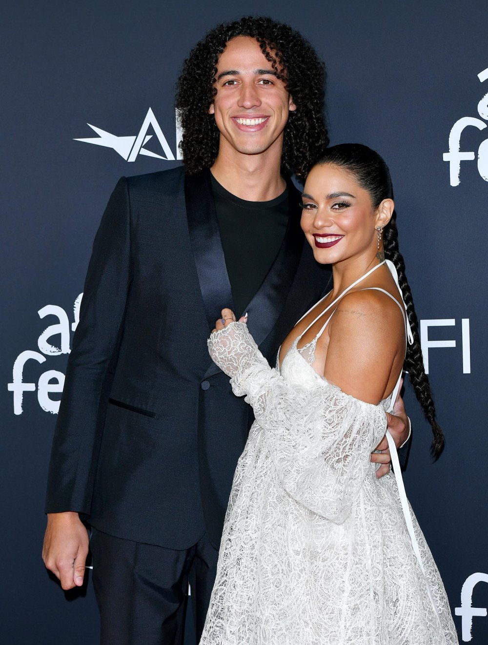 Vanessa Hudgens comparte la primera actualización sobre su bebé con Cole Tucker