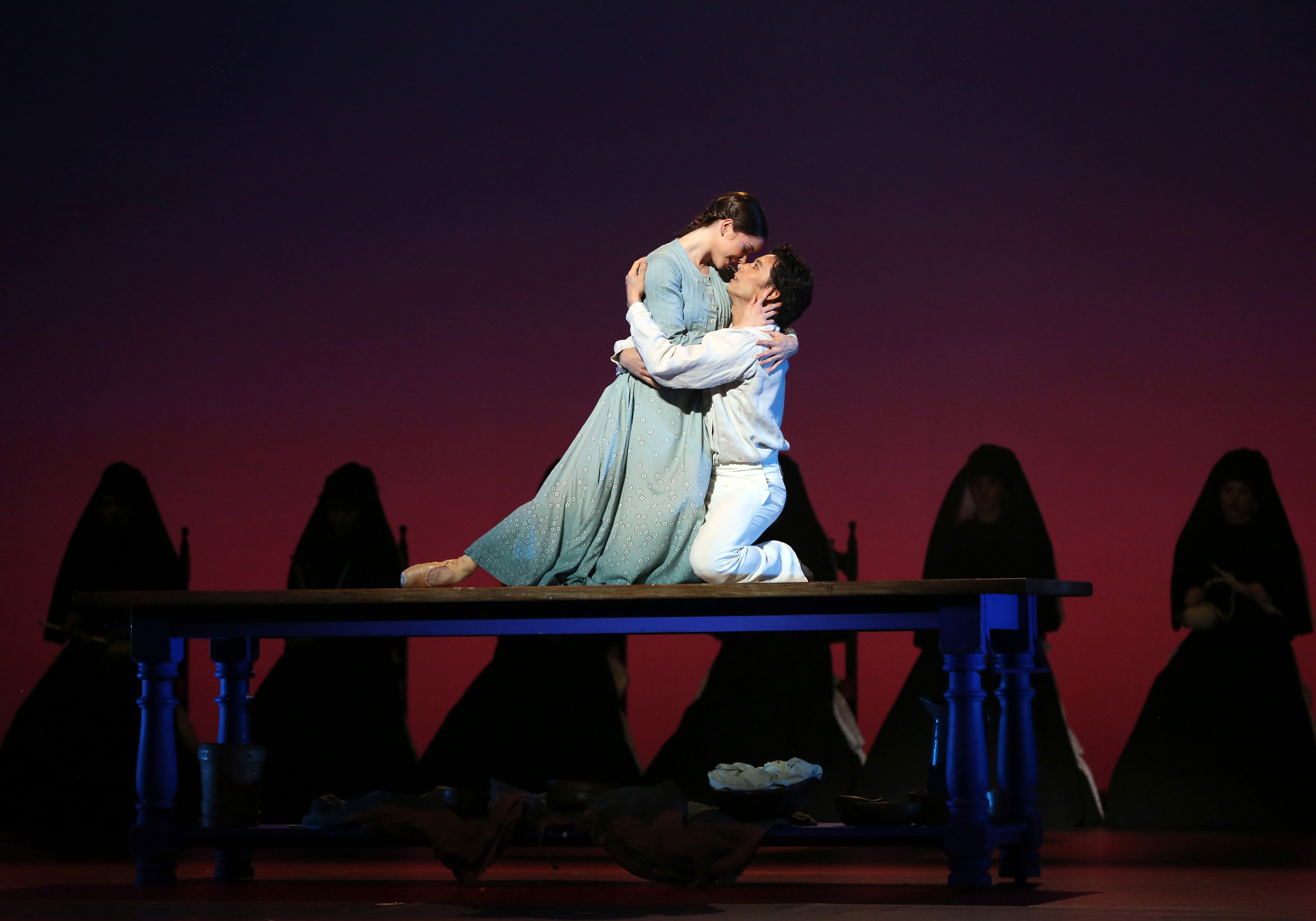La puesta en escena de "Como agua para chocolate" recreada en ballet por Christopher Wheeldon para el American Ballet Theatre.