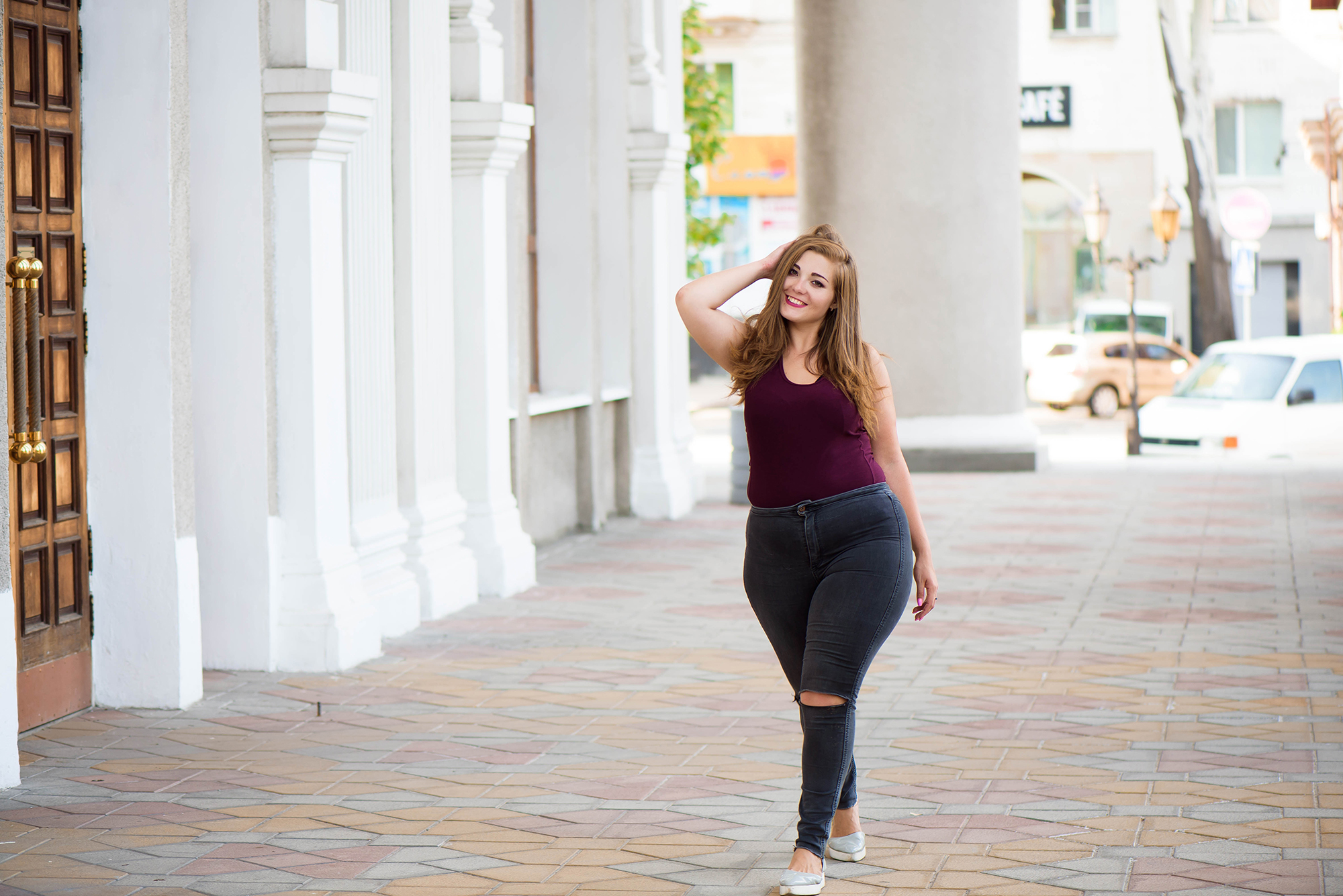 Pretty young woman walking on the city street. Casual fashion, plus size model. xxl women on nature