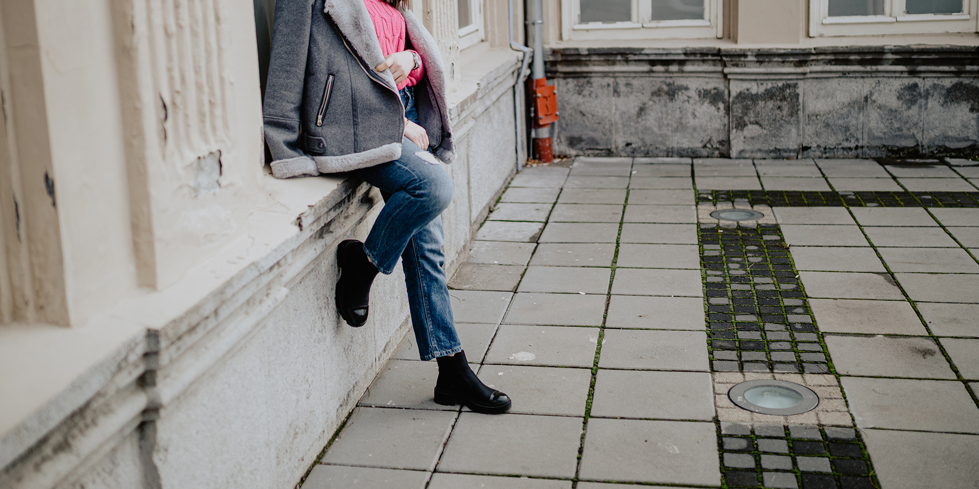 Beautiful young fashionable woman relaxing and enjoying a lovely autumn day in the city street