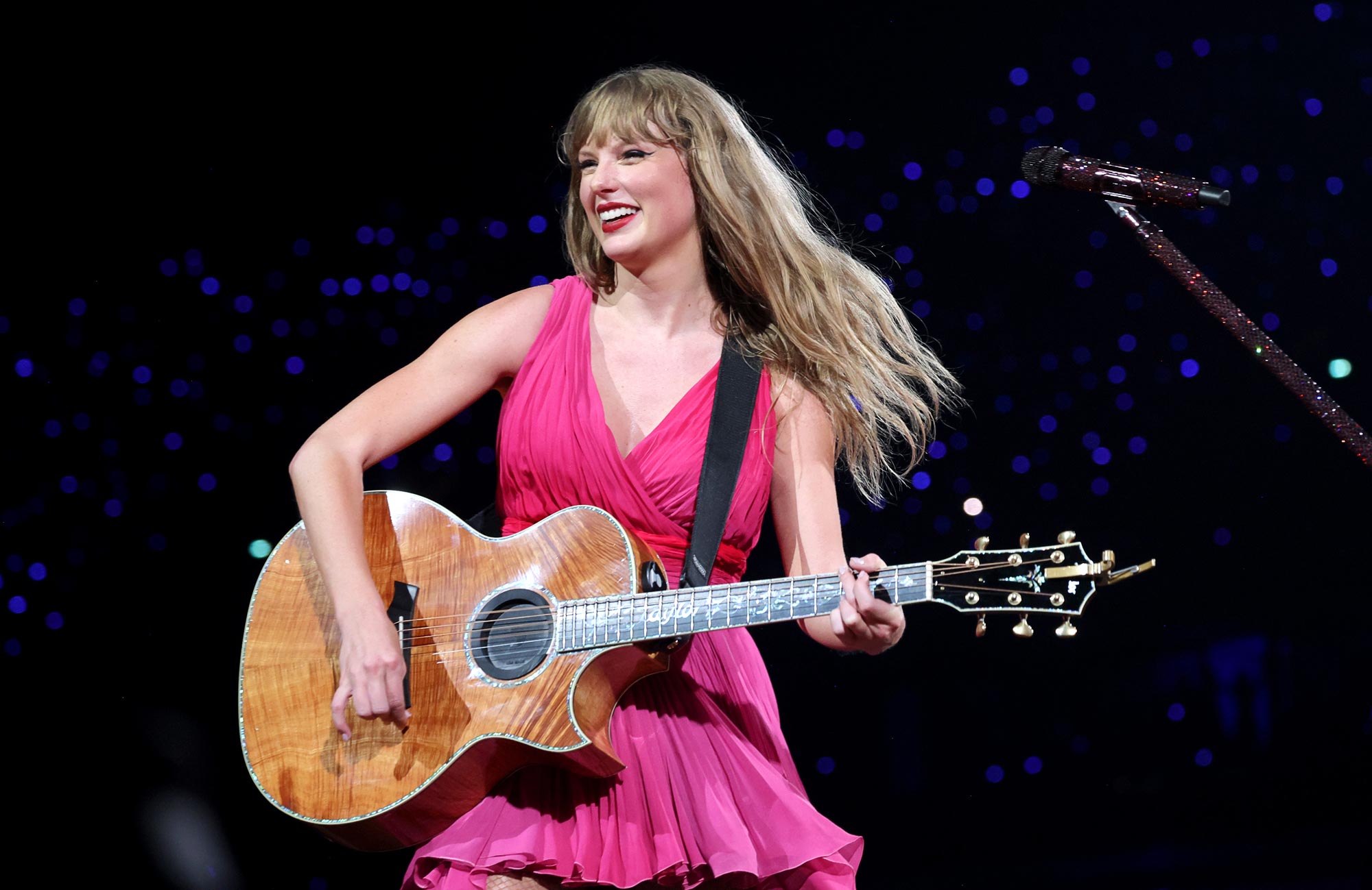 What Is Taylor Swift s History With Formula 1 Us Explains Her Grand Prix Fernando Alonso Connection 891
