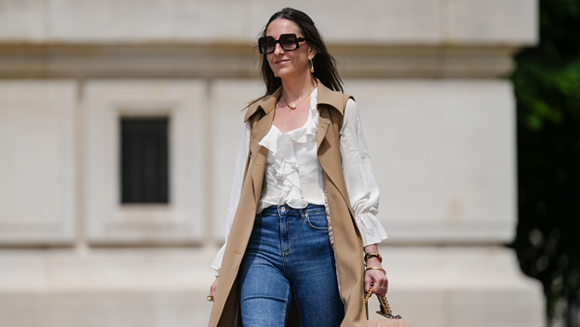 woman wearing white blouse and blue jeans