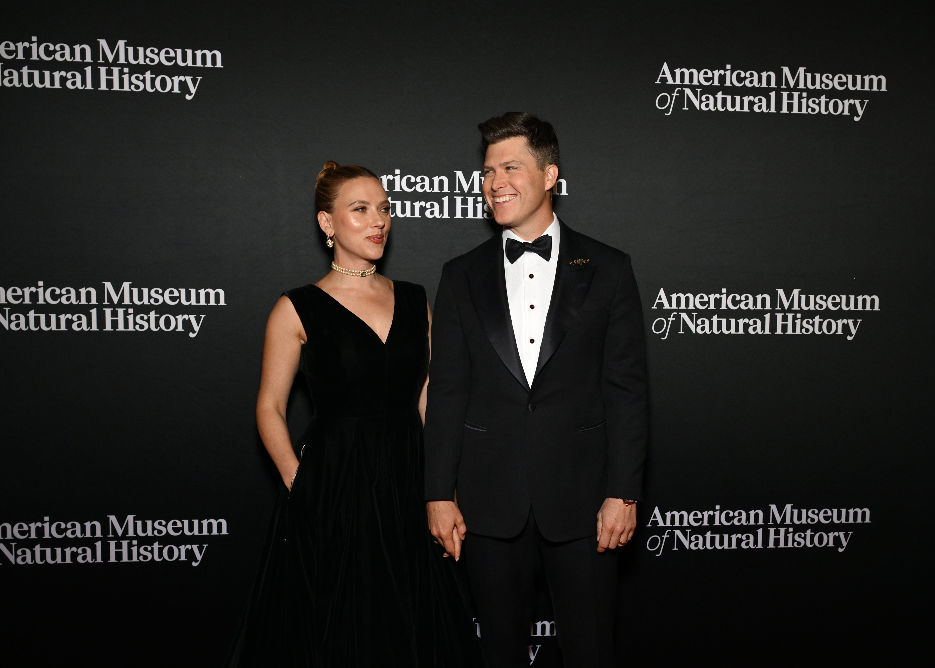 NEW YORK, NEW YORK - DECEMBER 05: (L-R) Scarlett Johansson and Colin Jost attend The American Museum of Natural History's 2024 Museum Gala at American Museum of Natural History on December 05, 2024 in New York City. (Photo by Slaven Vlasic/Getty Images for the American Museum of Natural History)