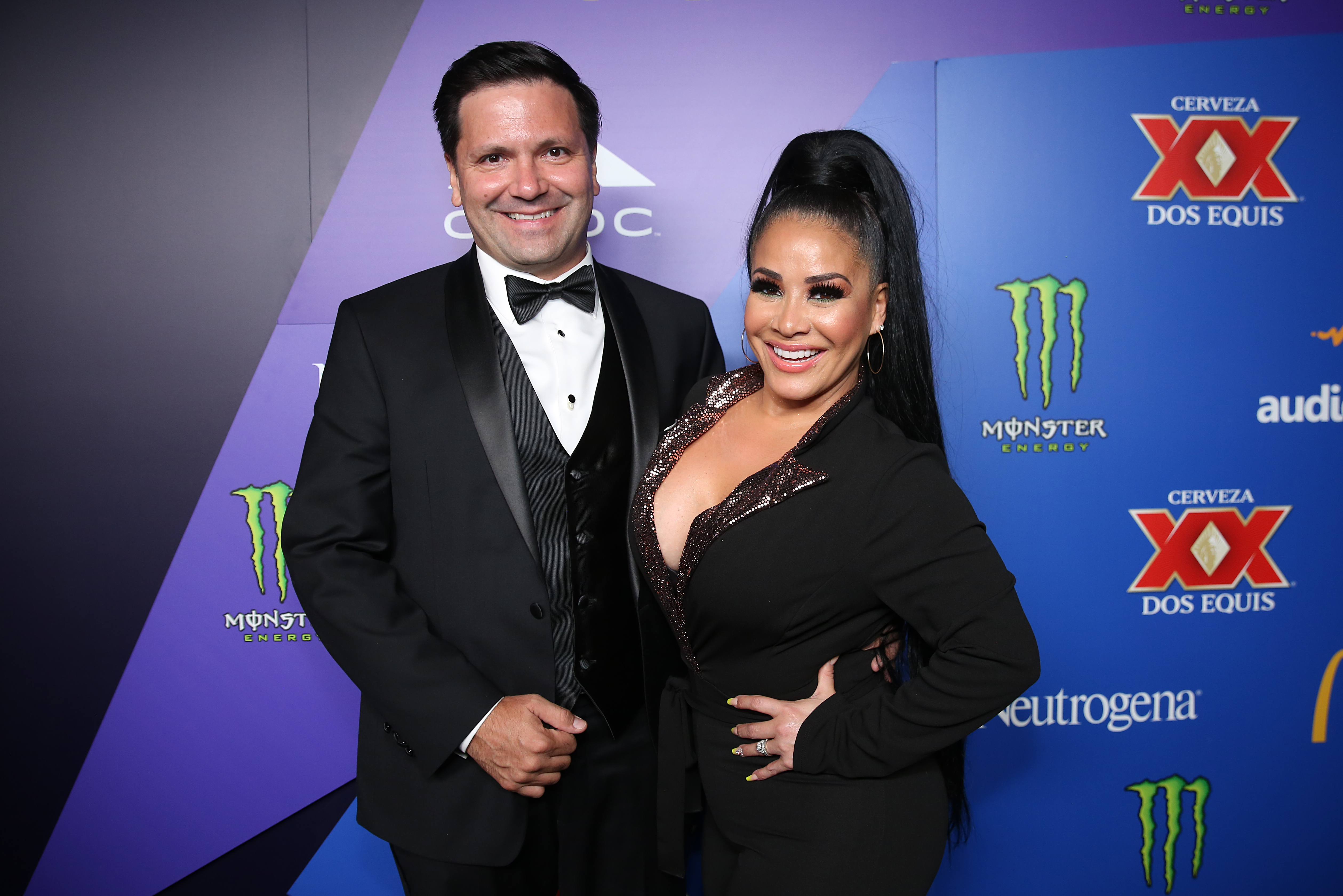 Nick Hernández y Carolina Sandoval