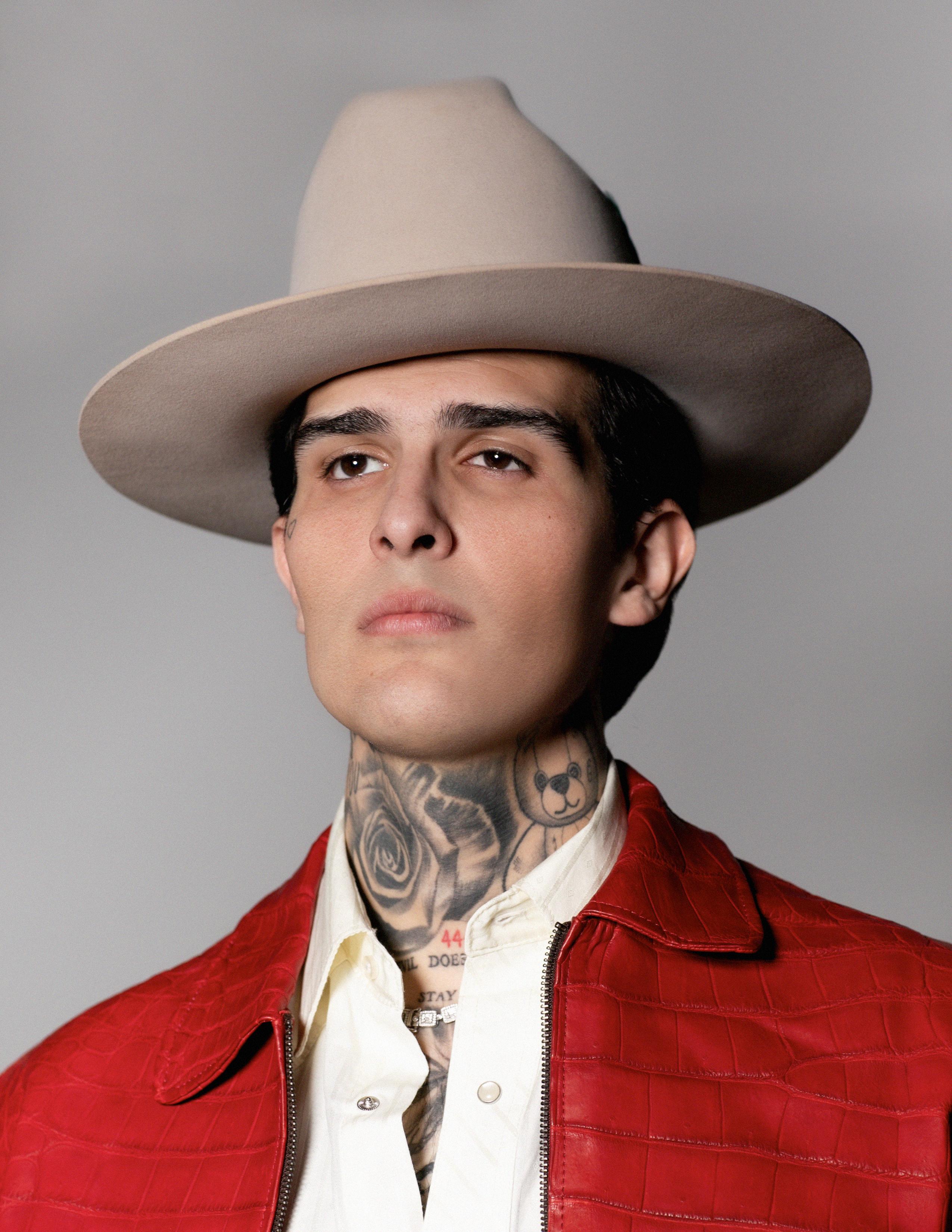 Adriel Favela - Orígenes