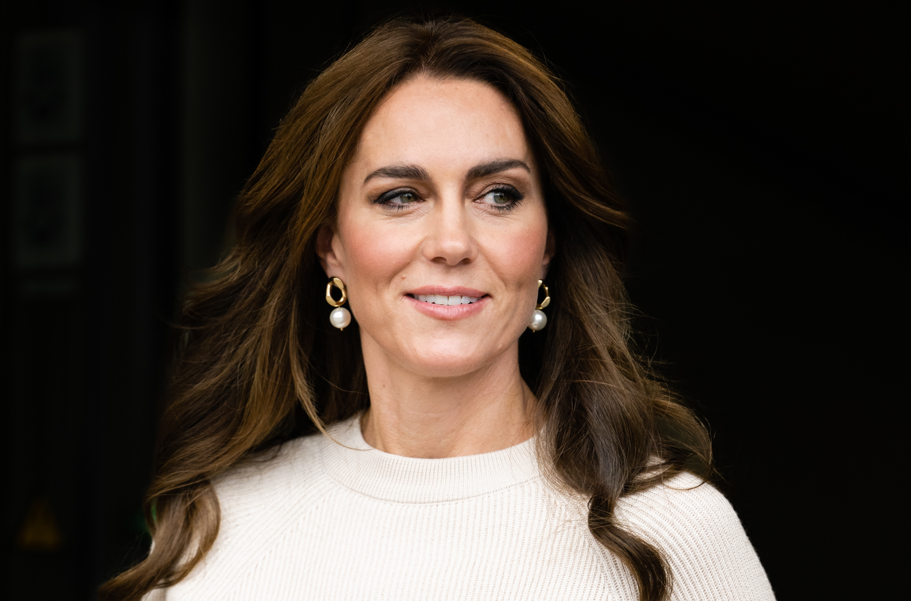 kate middleton in white sweater