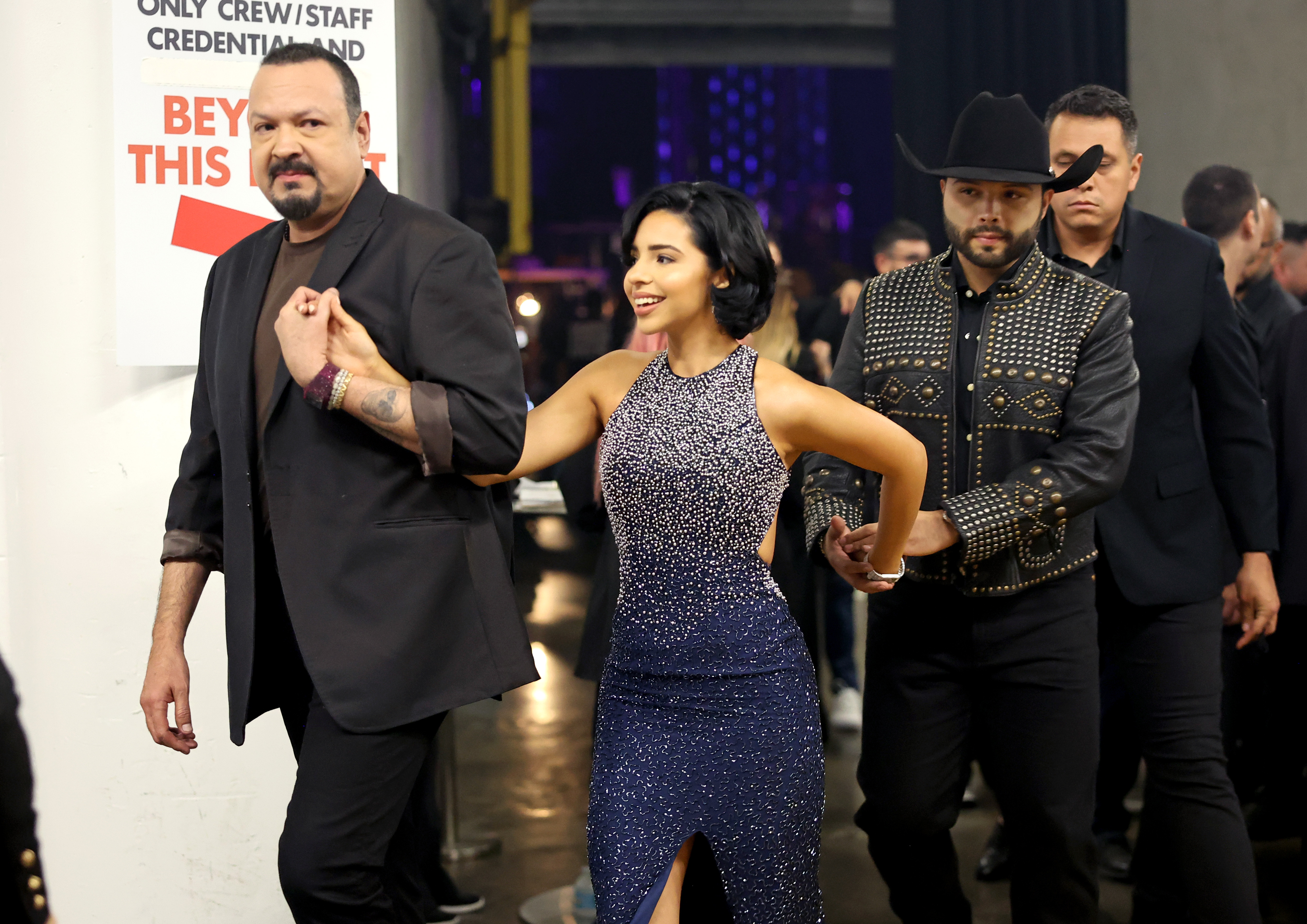 Pepe Aguilar con sus hijos Ángela y Leonardo.