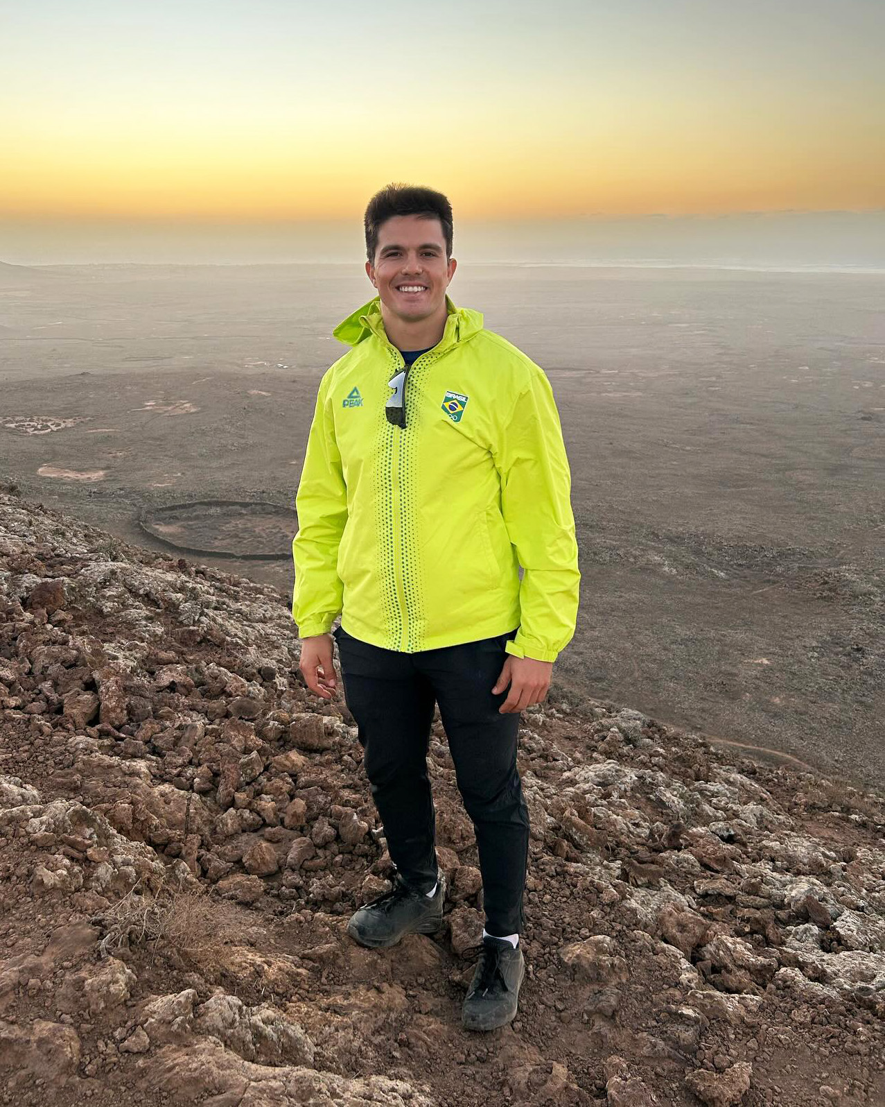 Olympic Kite Surfer Bruno Lobo Rescues Drowning Woman in Dramatic Video