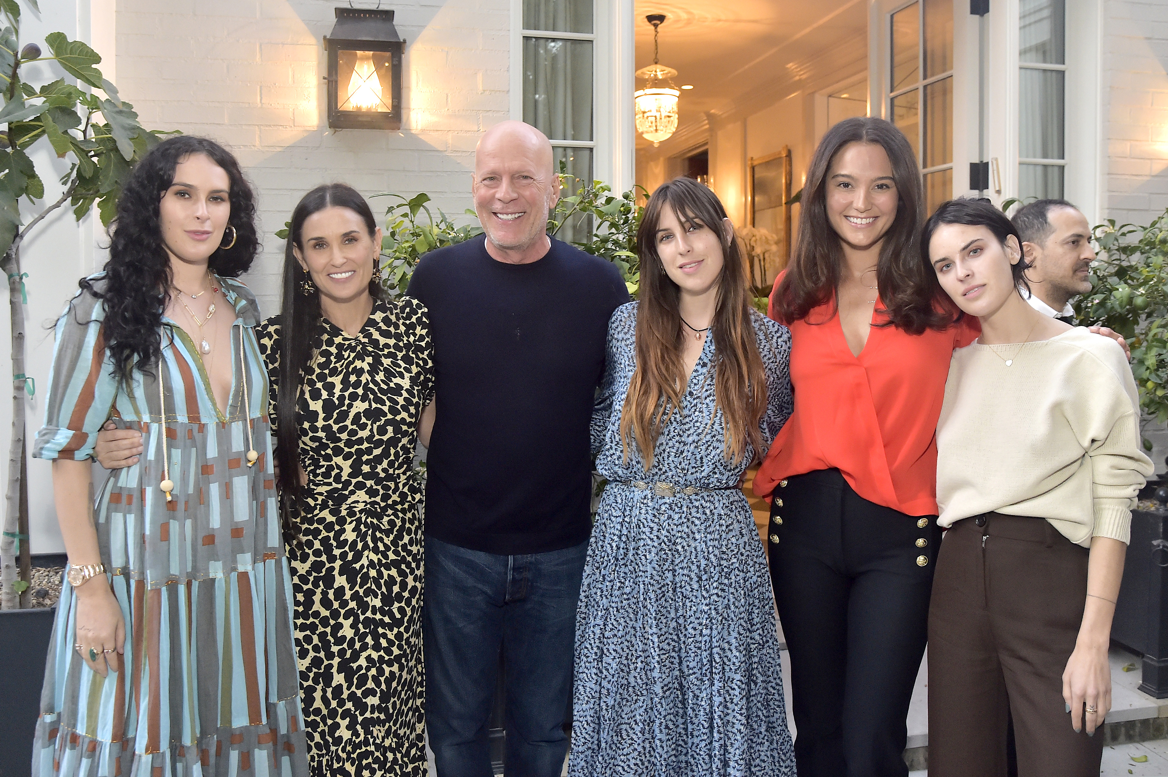 Bruce Willis Thanks First Responders 1176696780