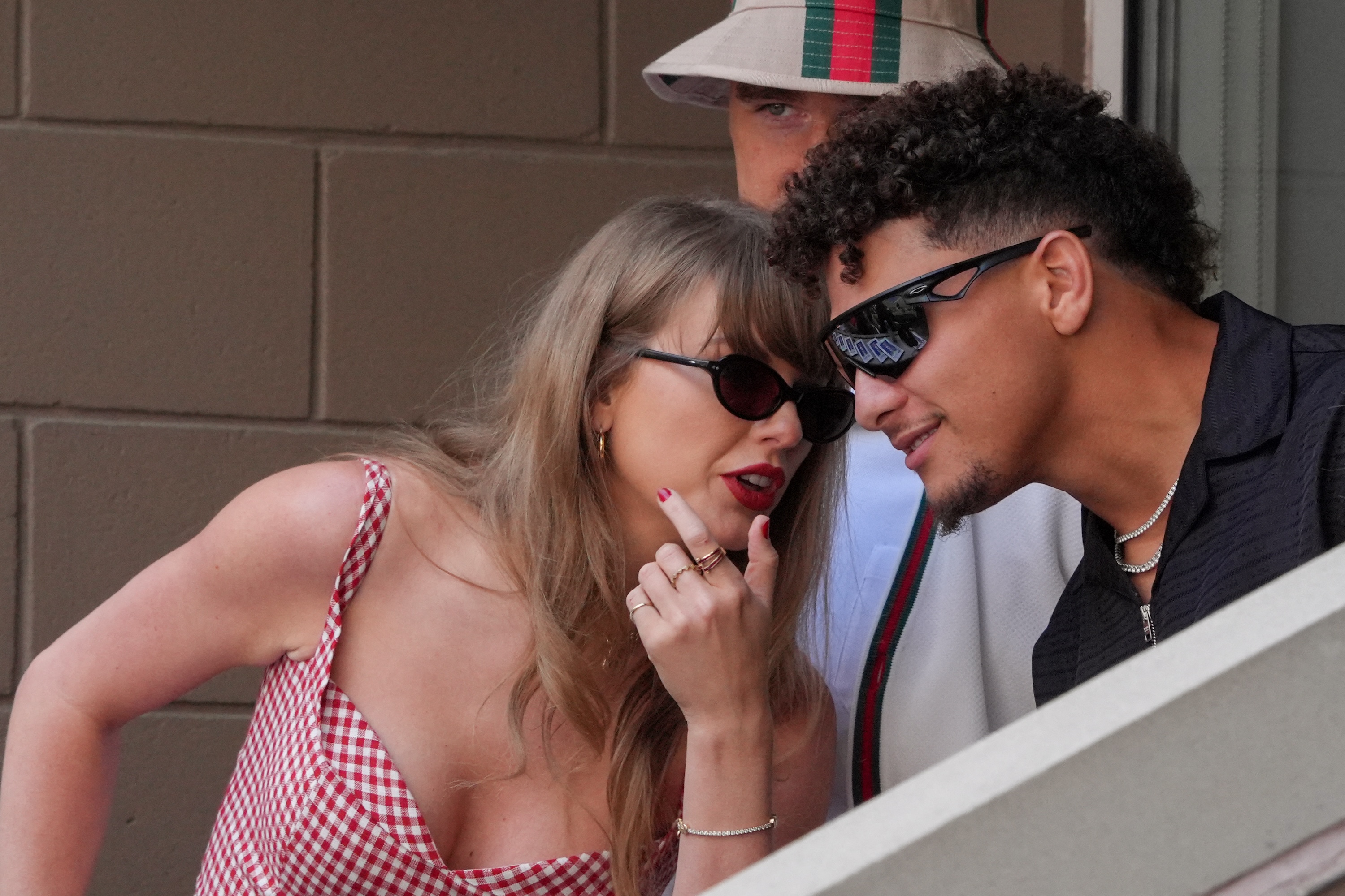 Taylor Swift and Patrick Mahomes