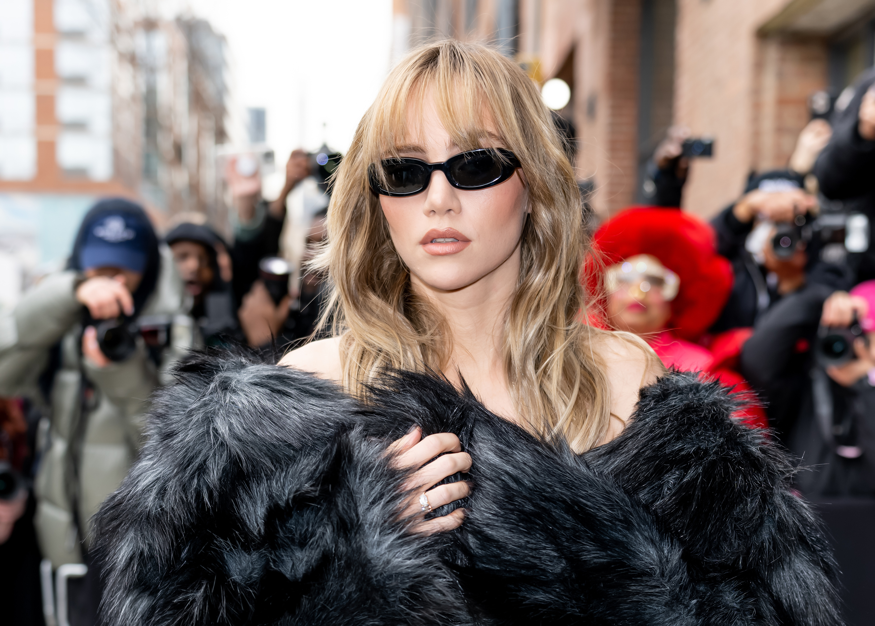 Suki Waterhouse Sneakers