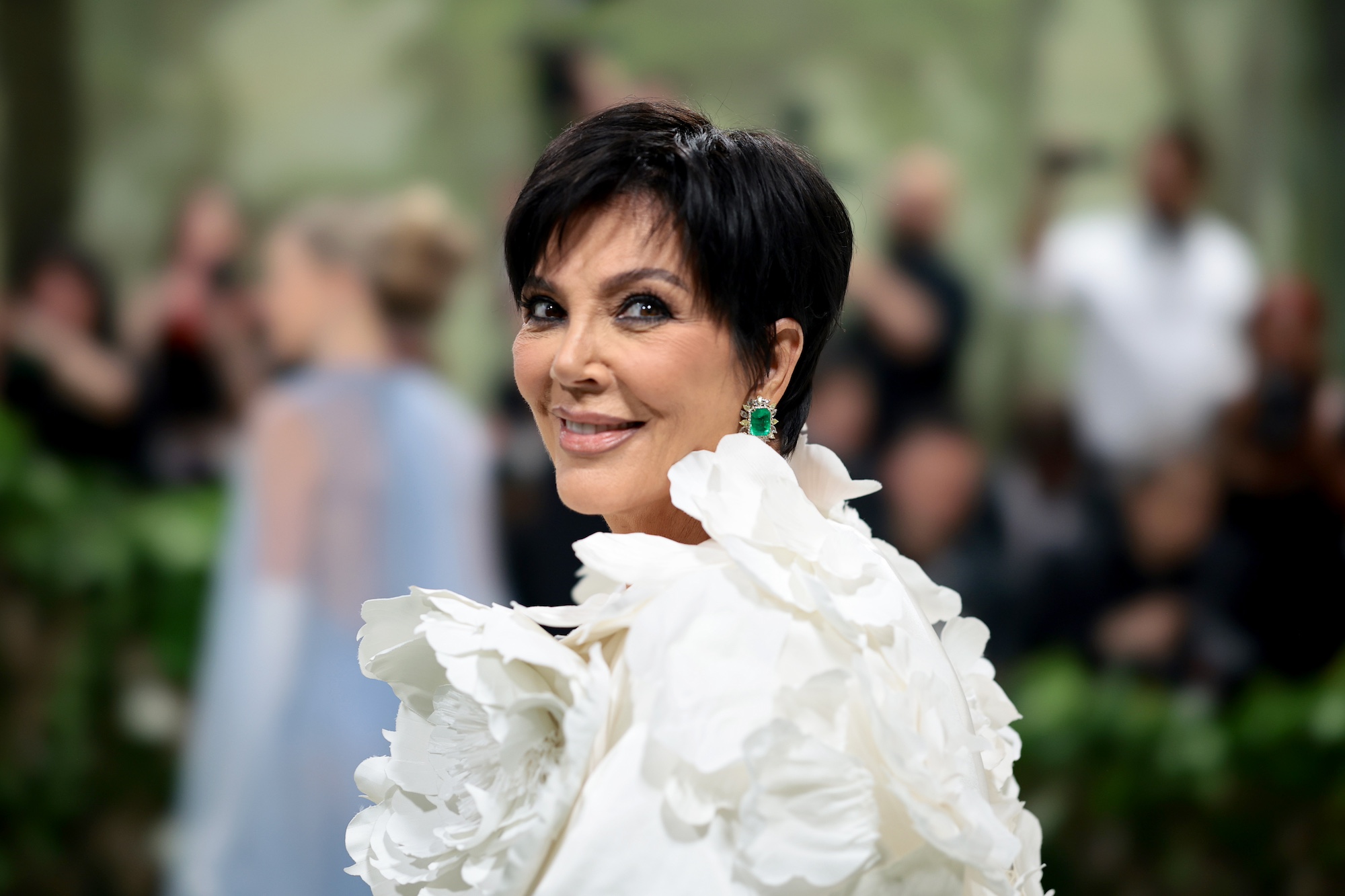 Fans Think Kris Jenner’s Dramatic Hairstyle Makes Her Look Just Like Kim and Kourtney Kardashian
