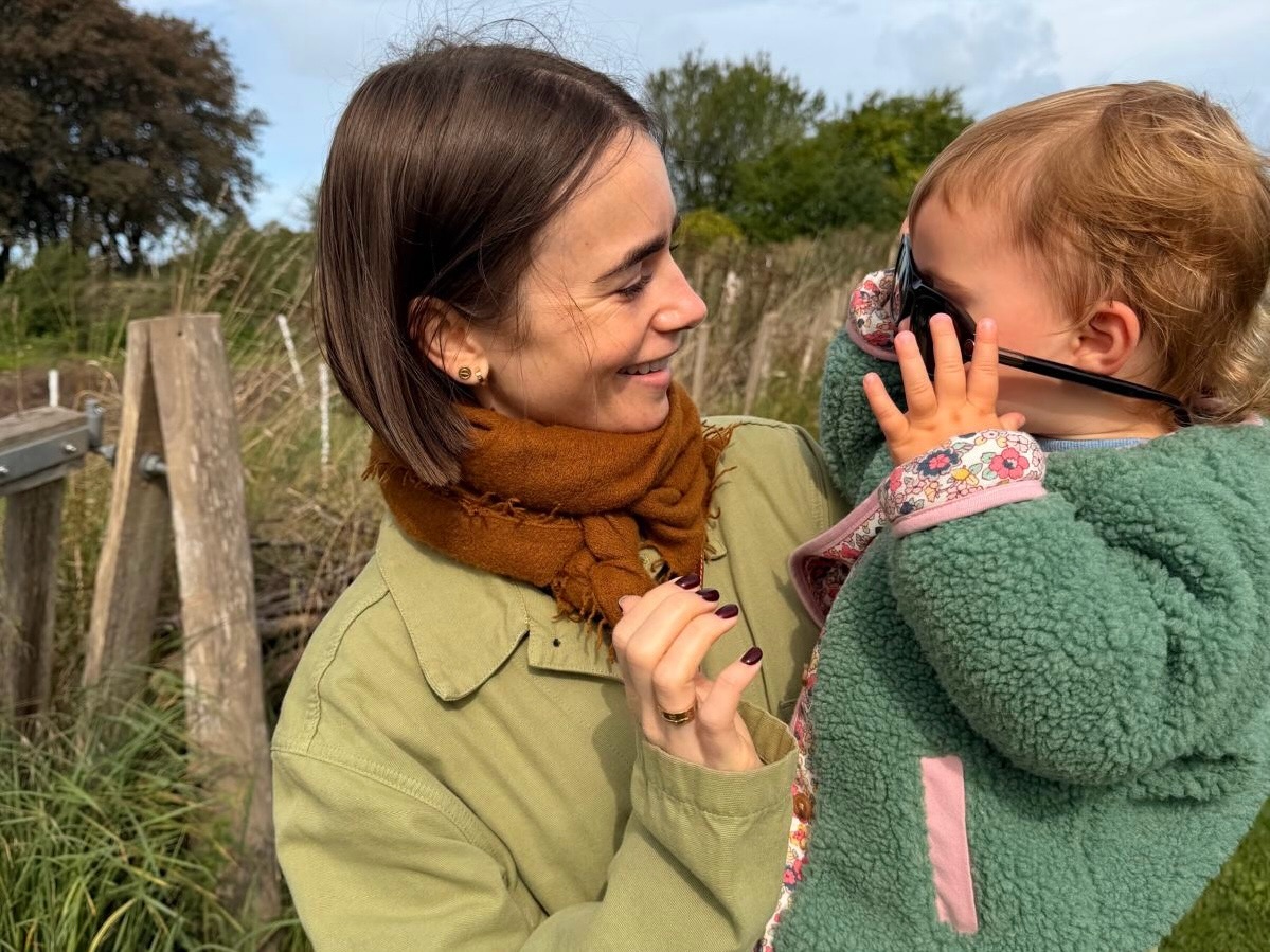 lily-collins-daughter-2