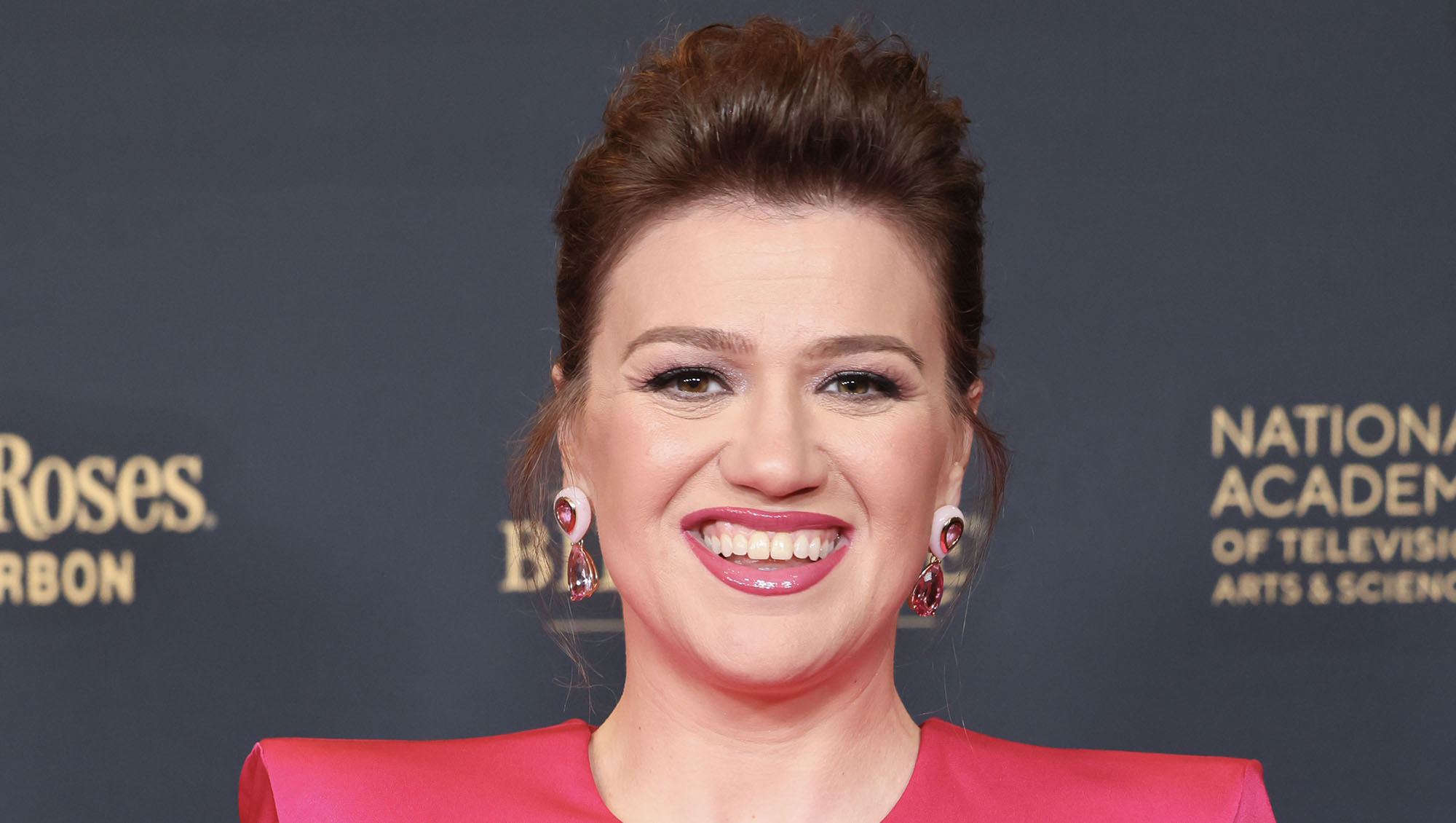Kelly Clarkson's Popular Rugs Are Secretly On Sale Right Now