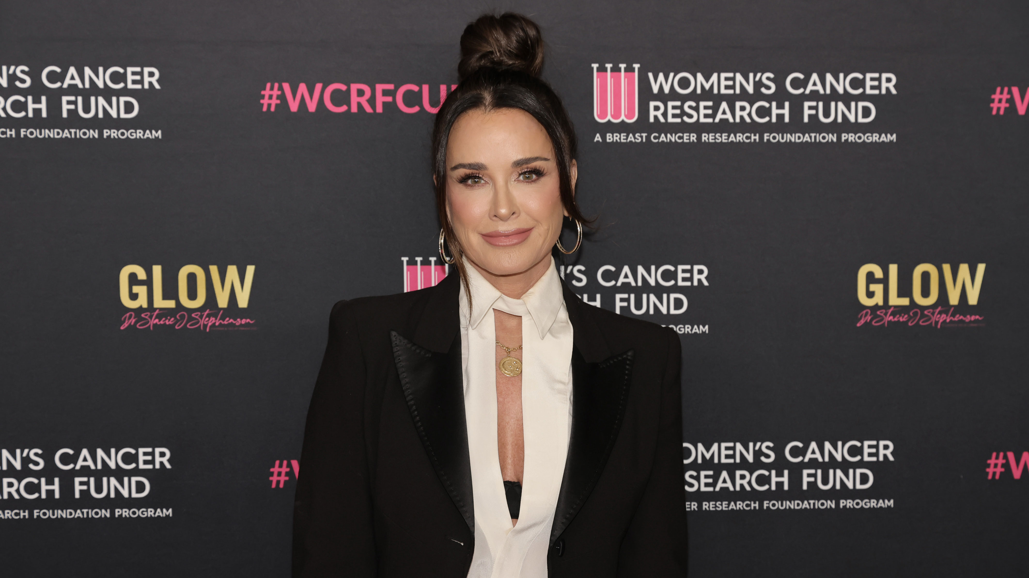 BEVERLY HILLS, CALIFORNIA - APRIL 10: Kyle Richards arrives at "An Unforgettable Evening" Benefiting The Woman's Cancer Research Fund at Beverly Wilshire, A Four Seasons Hotel on April 10, 2024 in Beverly Hills, California. (Photo by Kevin Winter/FilmMagic)