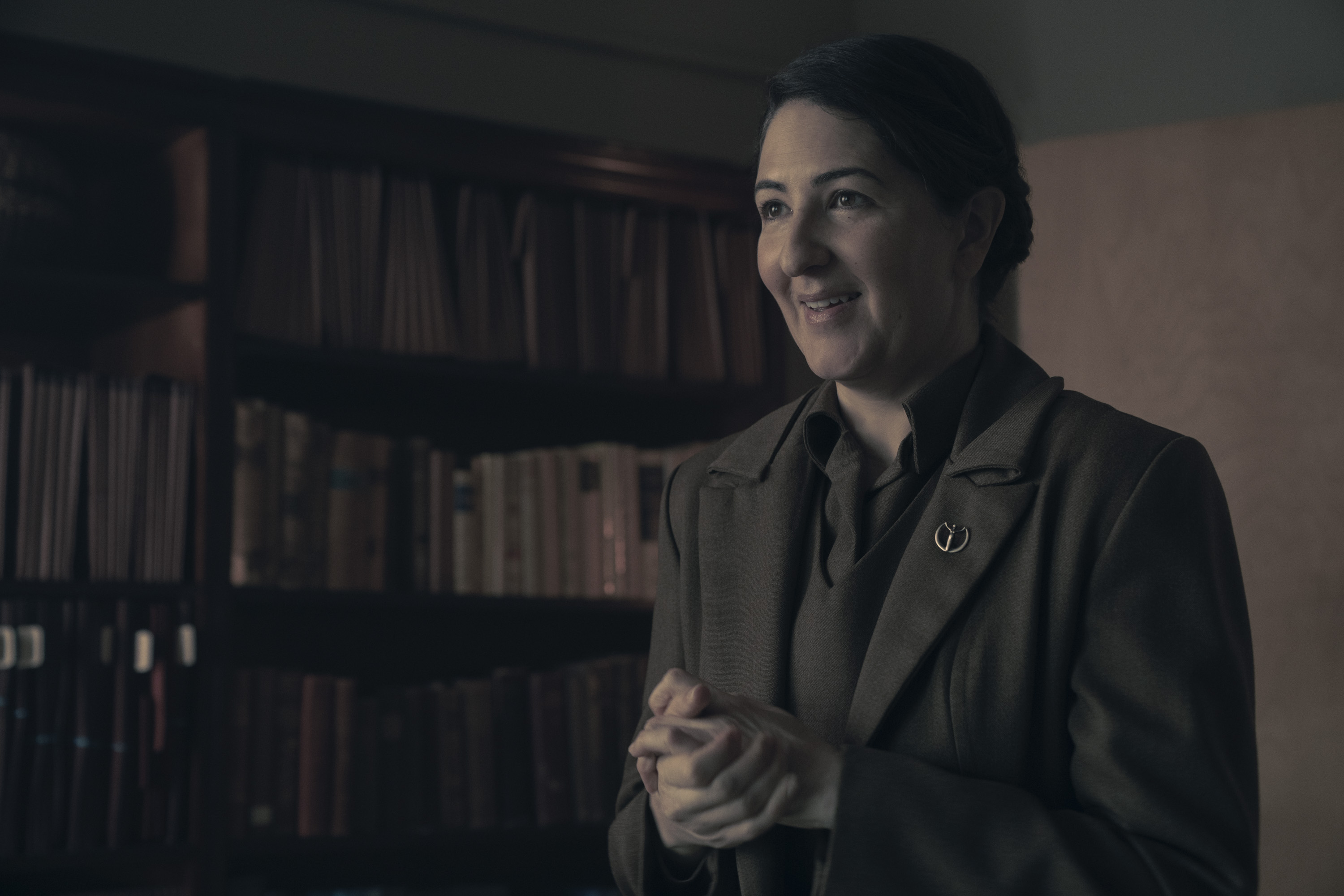 D'Arcy Carden Explains Her Handmaid's Tale Character Aunt Phoebe