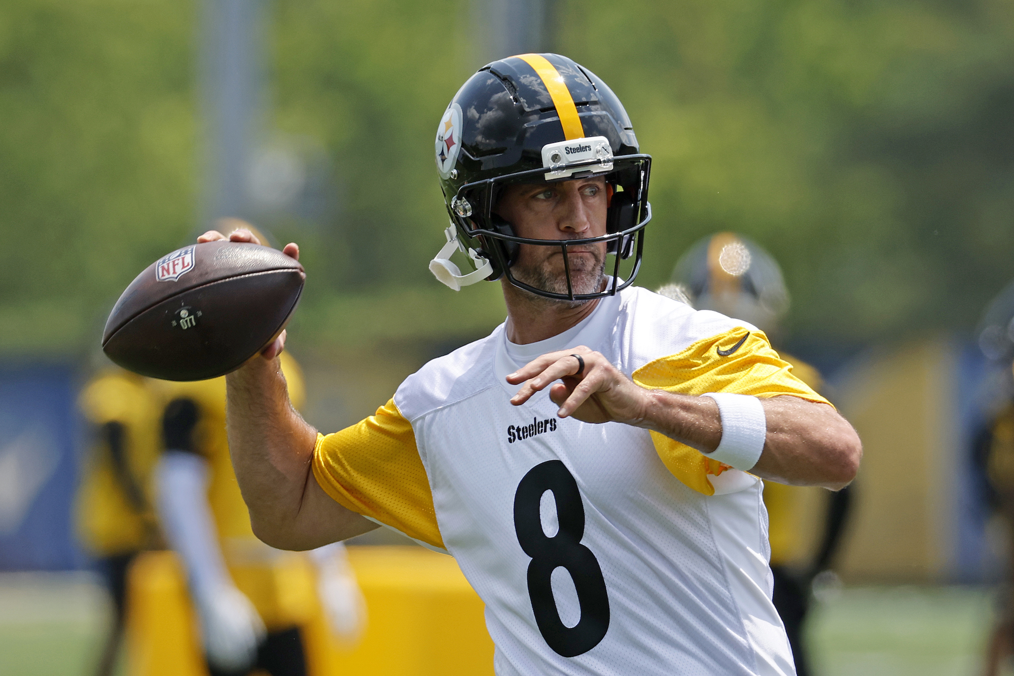 Feature GettyImages-2219535682 Aaron Rodgers Steelers 1