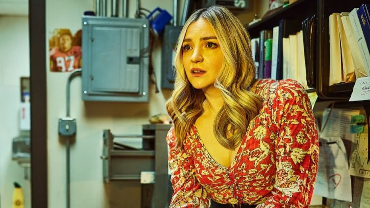 Abby Elliott in The Bear