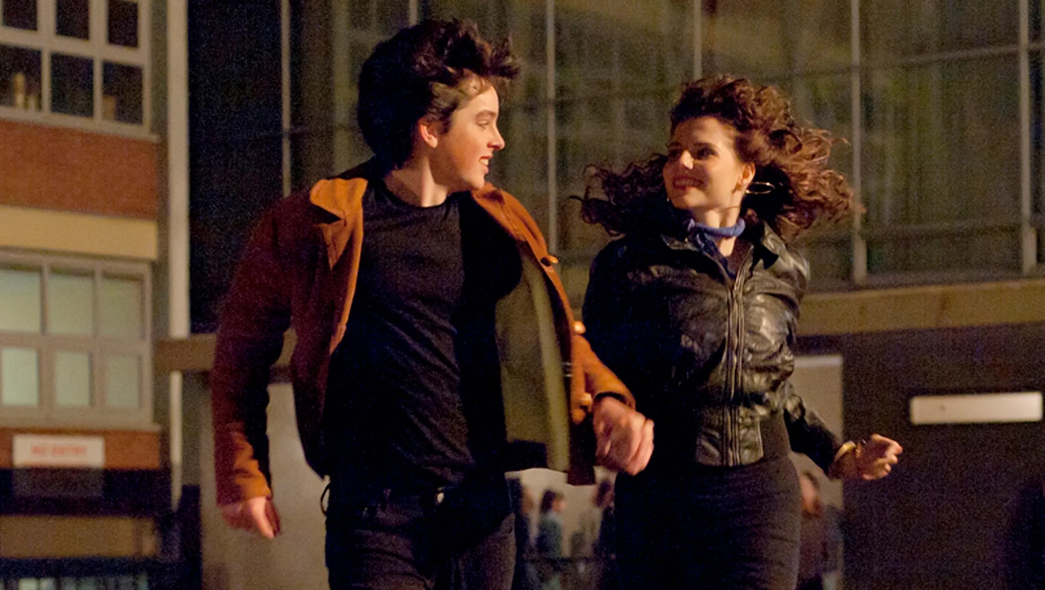 Ferdia Walsh-Peelo and Lucy Boynton in Sing Street