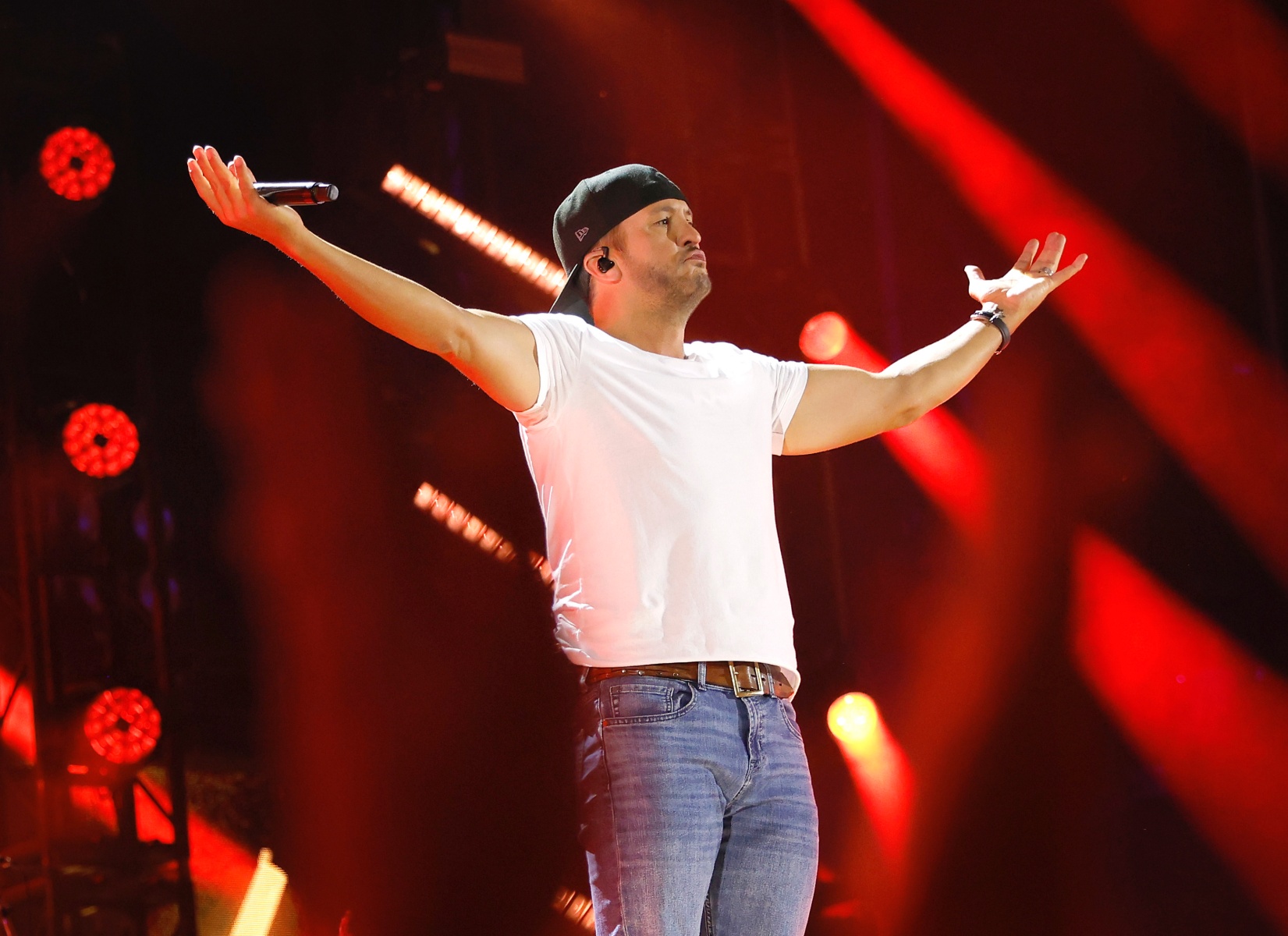 Luke Bryan Pokes Fun at Coldplay Kiss Cam Scandal During His Concert