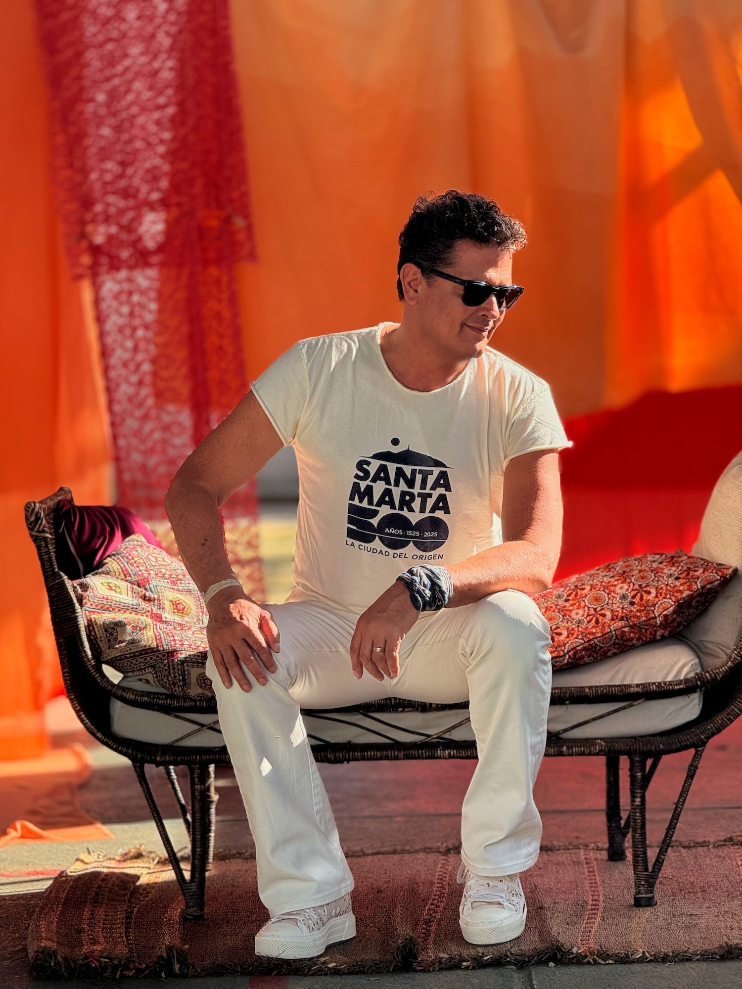Carlos Vives lanza su disco más emblemático "La tierra del olvido" con nuevas versiones y música nueva
