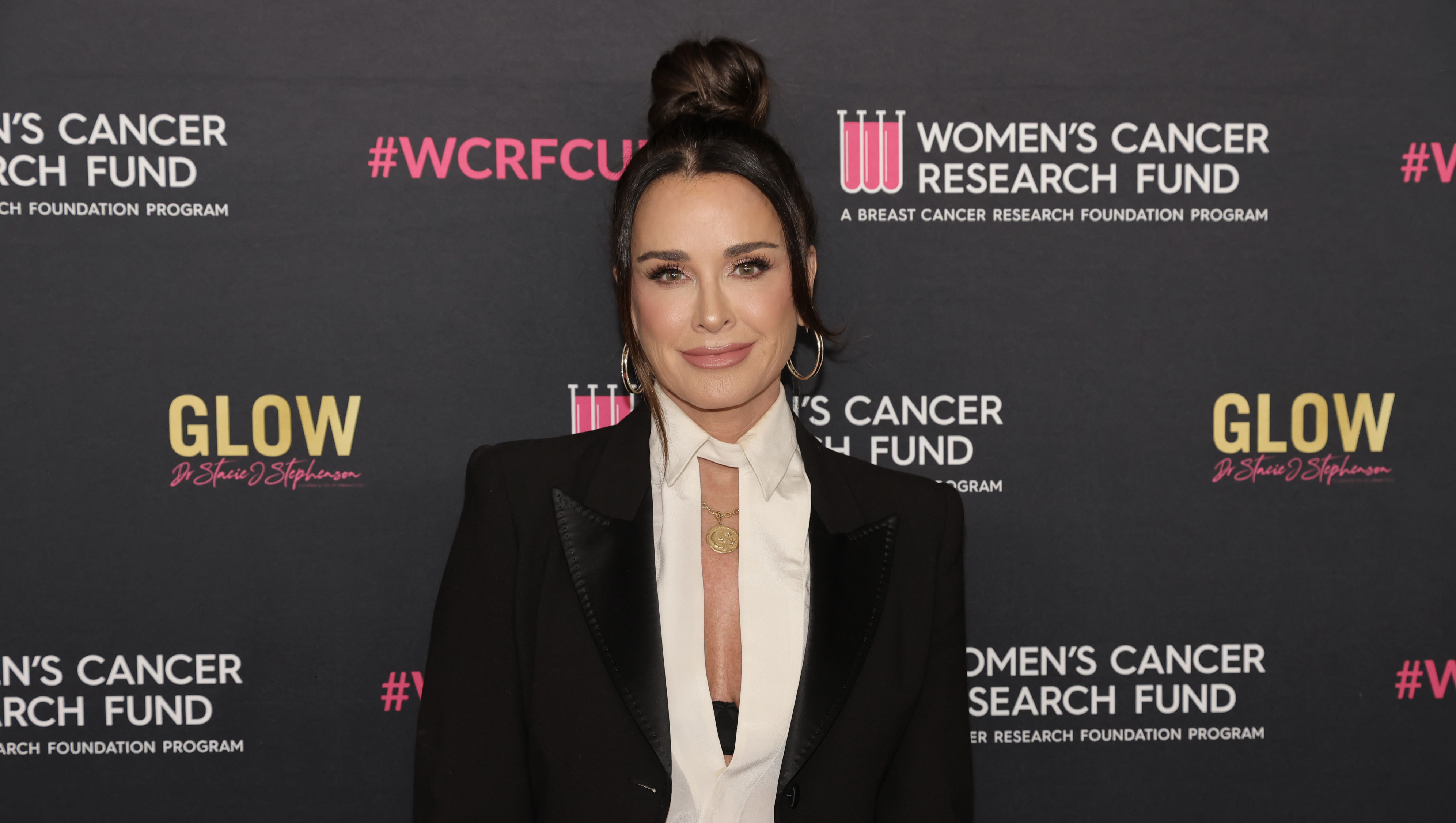 BEVERLY HILLS, CALIFORNIA - APRIL 10: Kyle Richards arrives at "An Unforgettable Evening" Benefiting The Woman's Cancer Research Fund at Beverly Wilshire, A Four Seasons Hotel on April 10, 2024 in Beverly Hills, California. (Photo by Kevin Winter/FilmMagic)