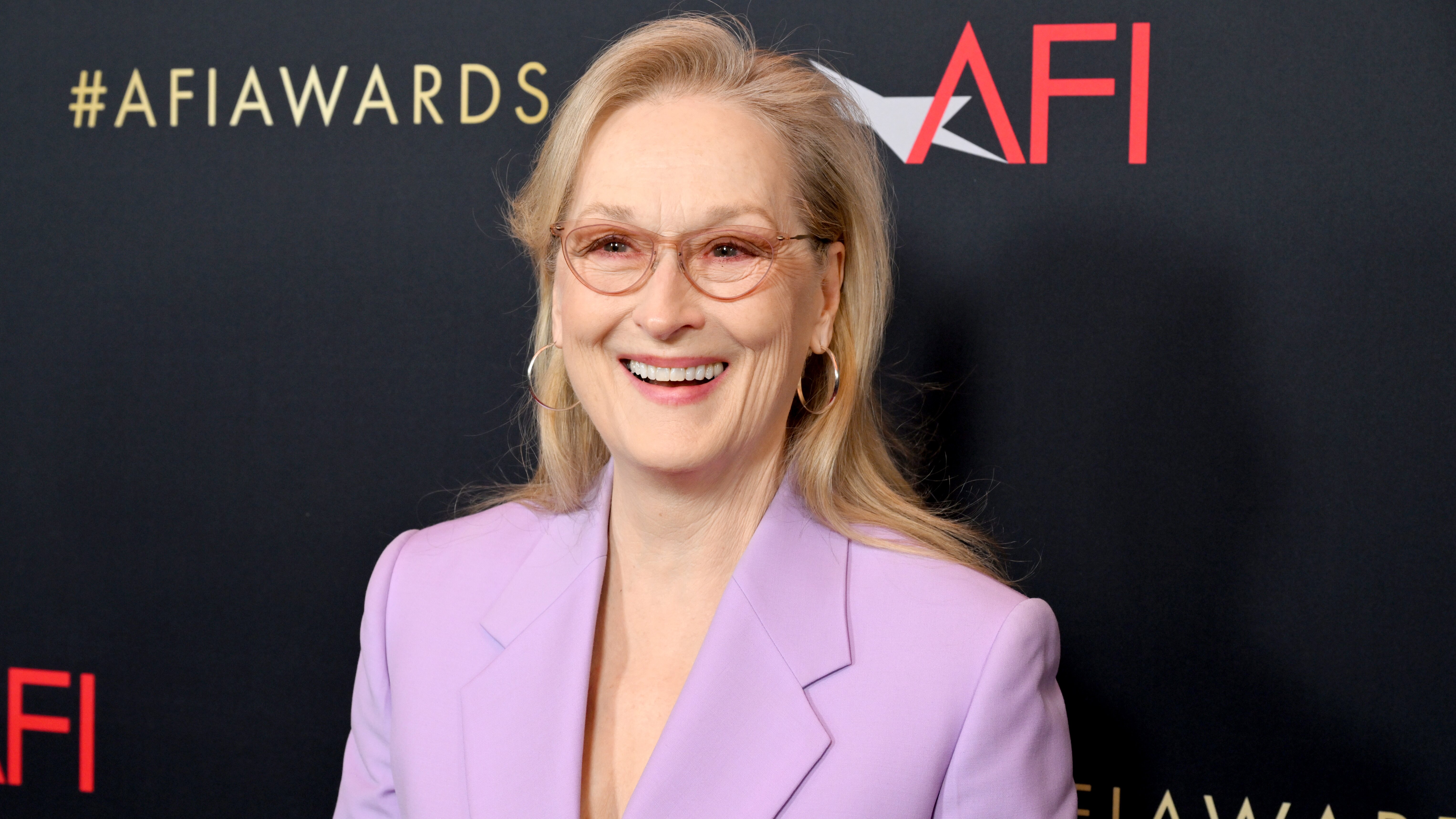Meryl Streep’s Trench Coat Is Giving Major Editor in Chief Vibes – Get the Look for $50