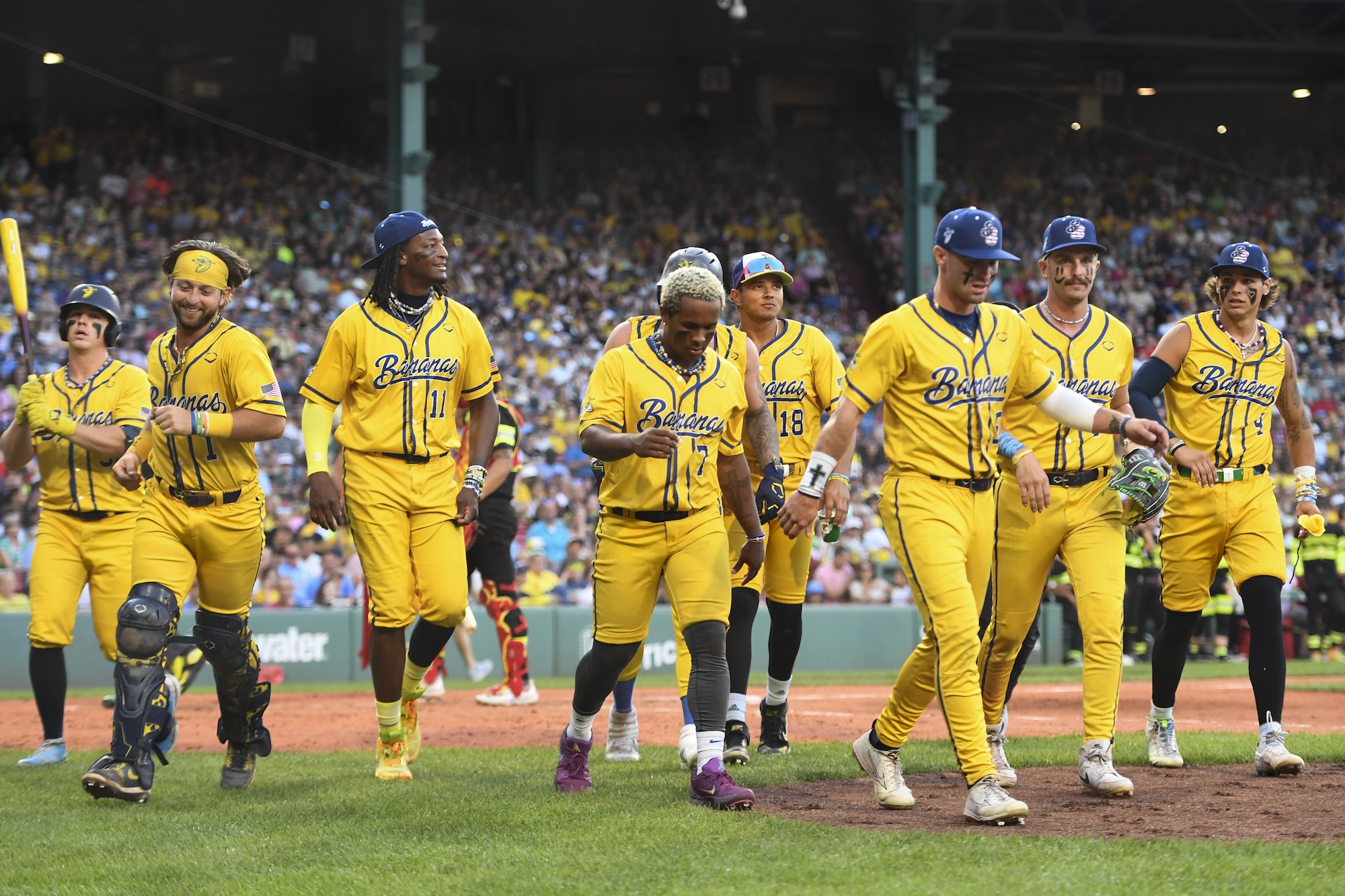 Savannah Bananas Player Brutally Faceplants While Attempting Backflip on CNN