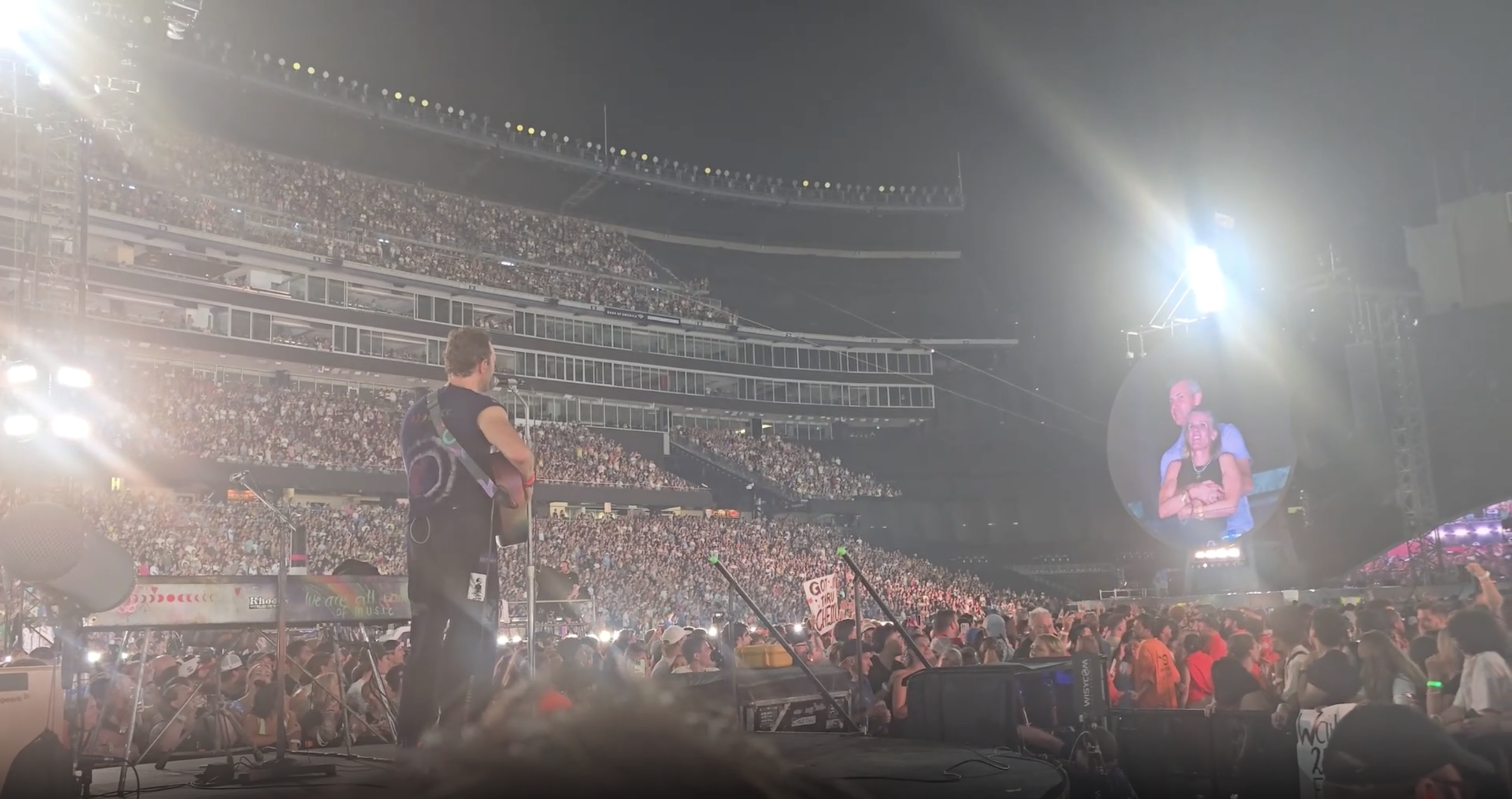 Viral-Jumbotron-Moments-Coldplay