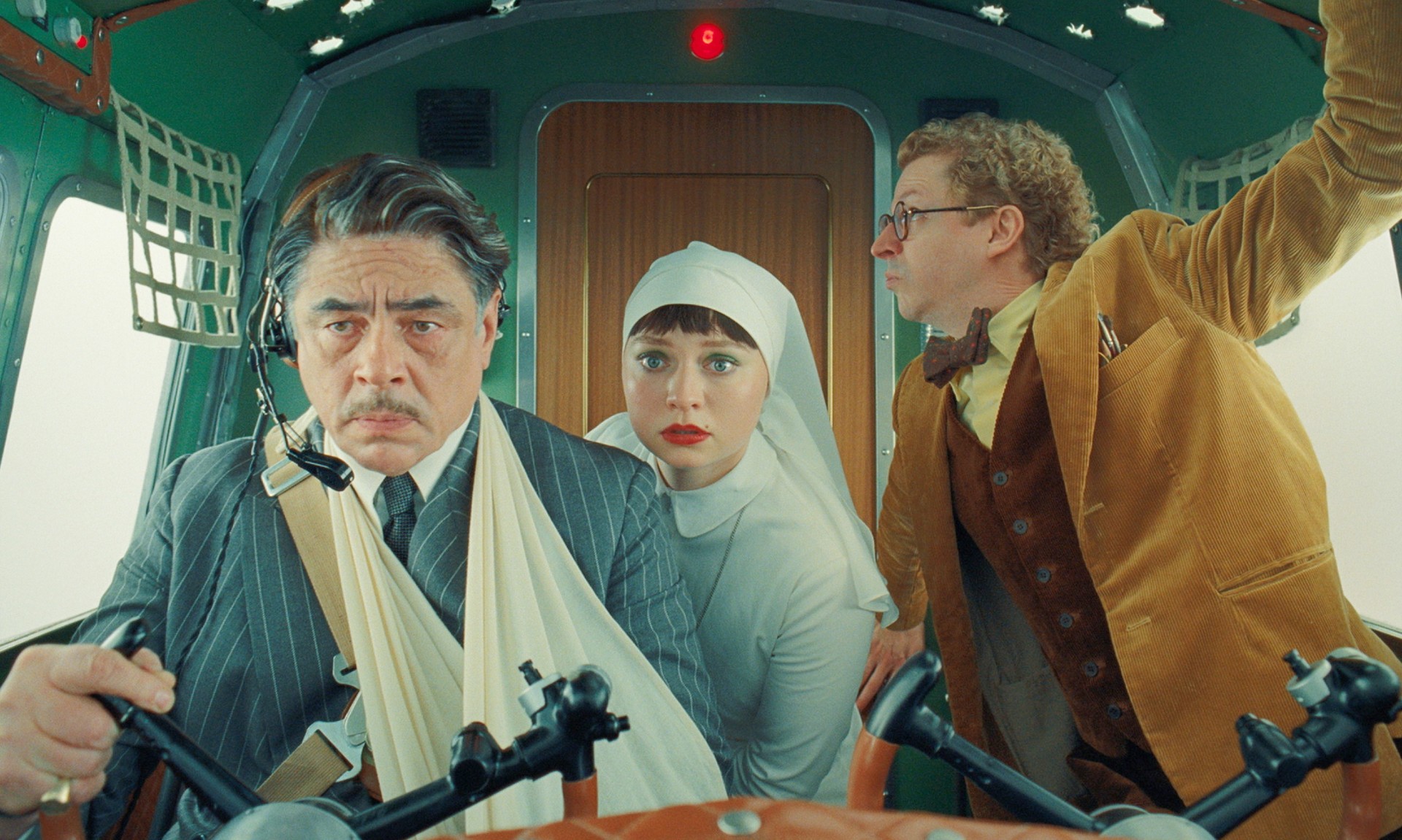 Benicio Del Toro, Mia Threapleton, Michael Cera in The Phoenician Scheme