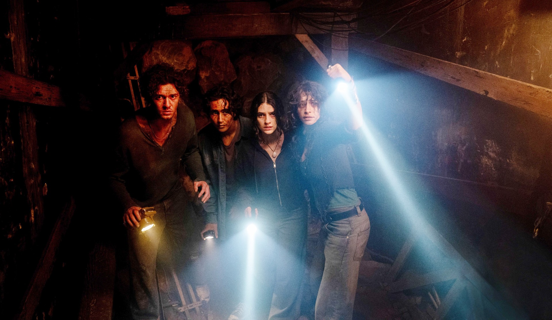 Belmont Cameli, Michael Cimino, Ella Rubin, Odessa A'zion in Until Dawn