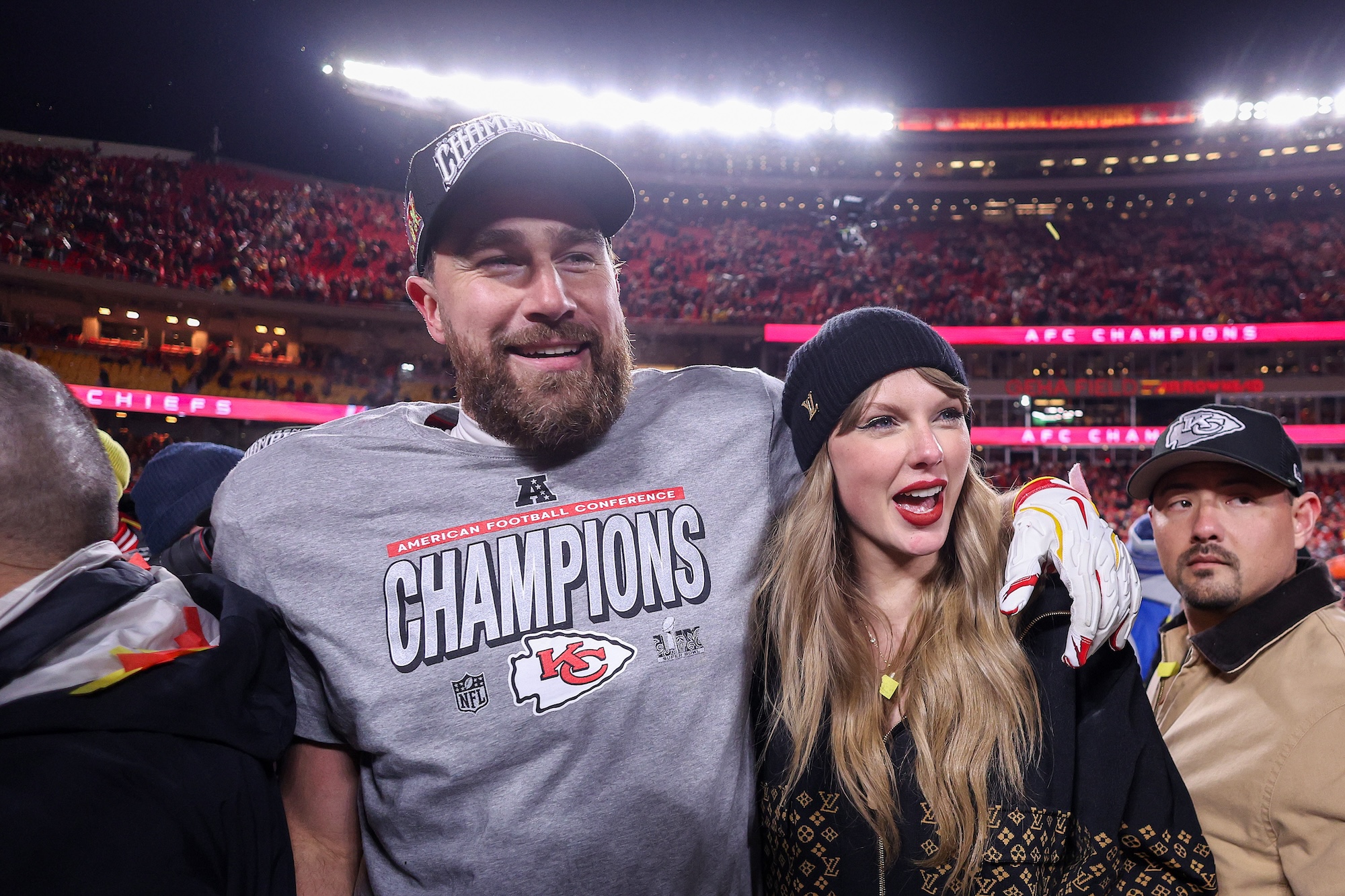 Taylor Swift Is a Football Fan!