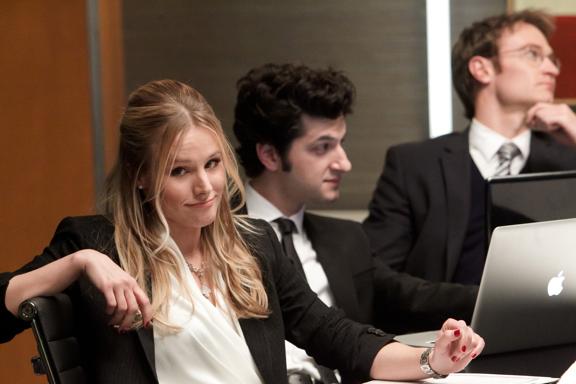 Kristen Bell and Ben Schwartz in House of Lies