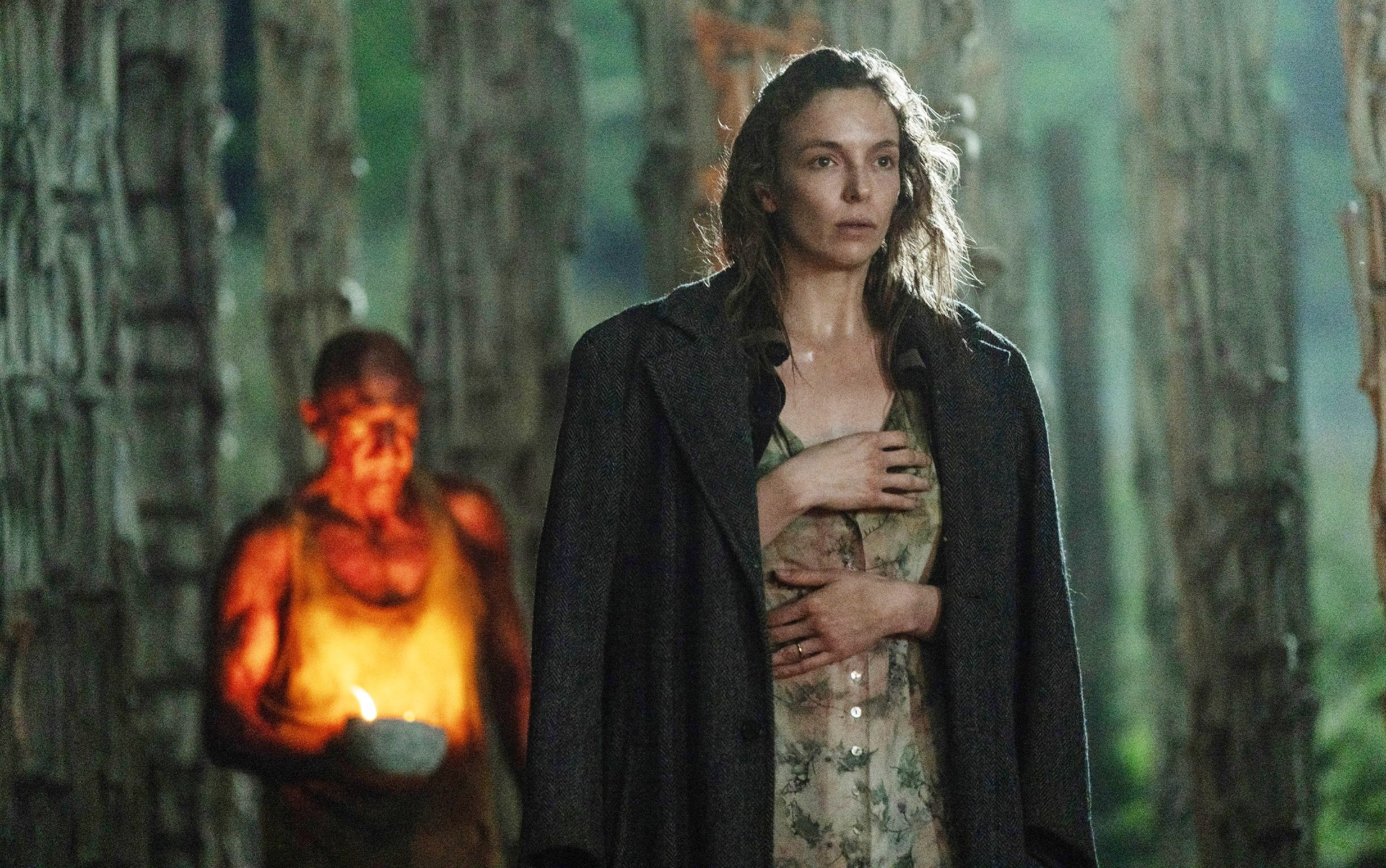 Ralph Fiennes and Jodie Comer in 28 Years Later