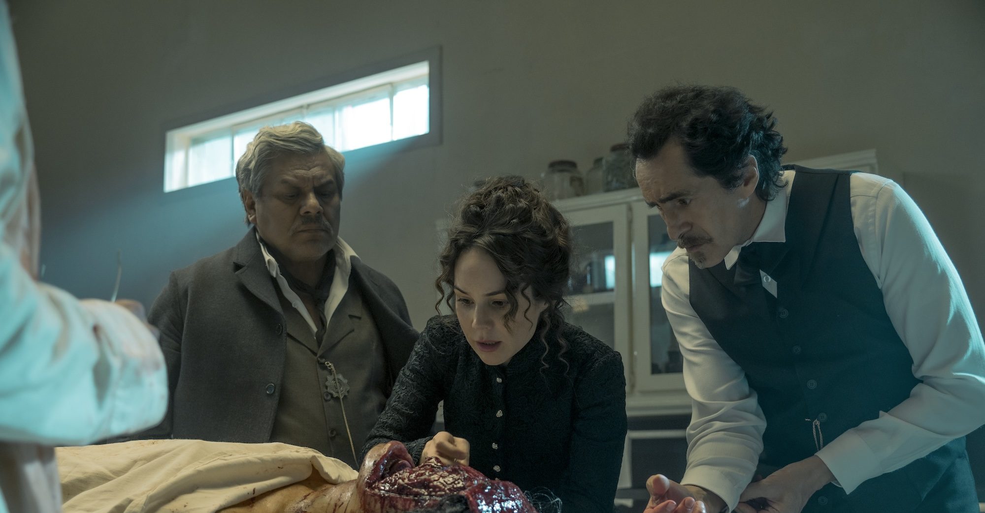 Dagoberto Gama, Camila Sodi y Demián Bichir en la serie El Dentista