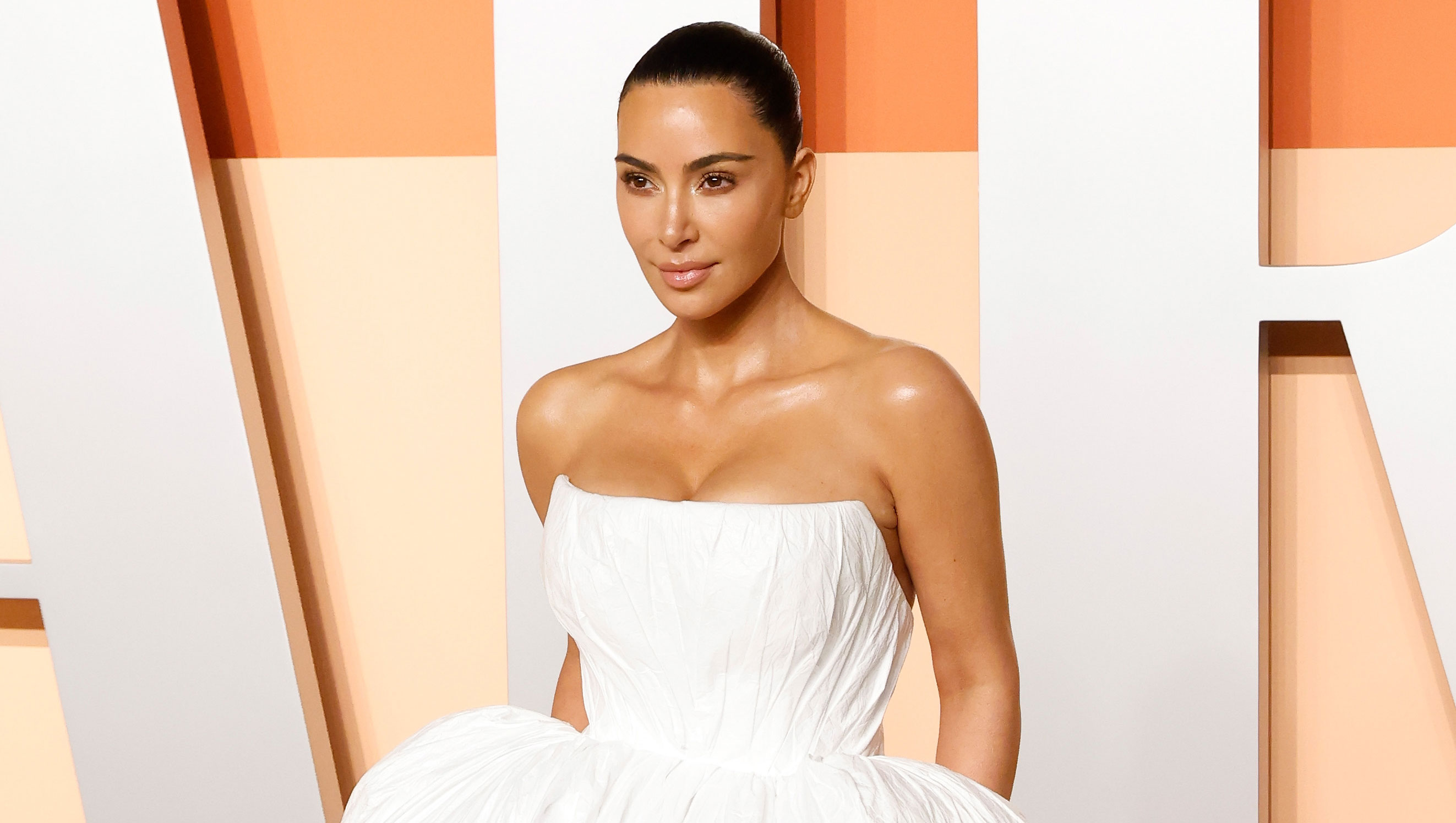 BEVERLY HILLS, CALIFORNIA - MARCH 02: Kim Kardashian attends the 2025 Vanity Fair Oscar Party hosted by Radhika Jones at Wallis Annenberg Center for the Performing Arts on March 02, 2025 in Beverly Hills, California. (Photo by Taylor Hill/FilmMagic)