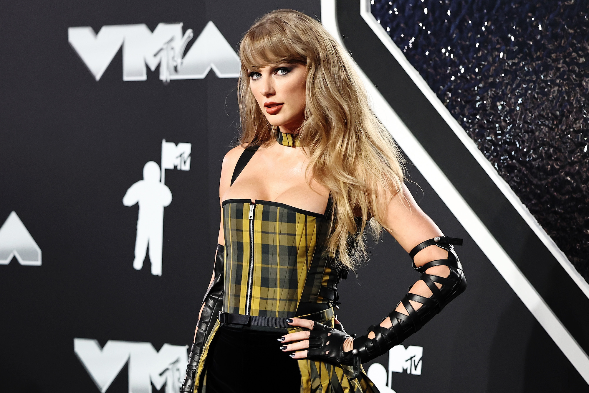 Taylor-Swift-GettyImages-2171411172