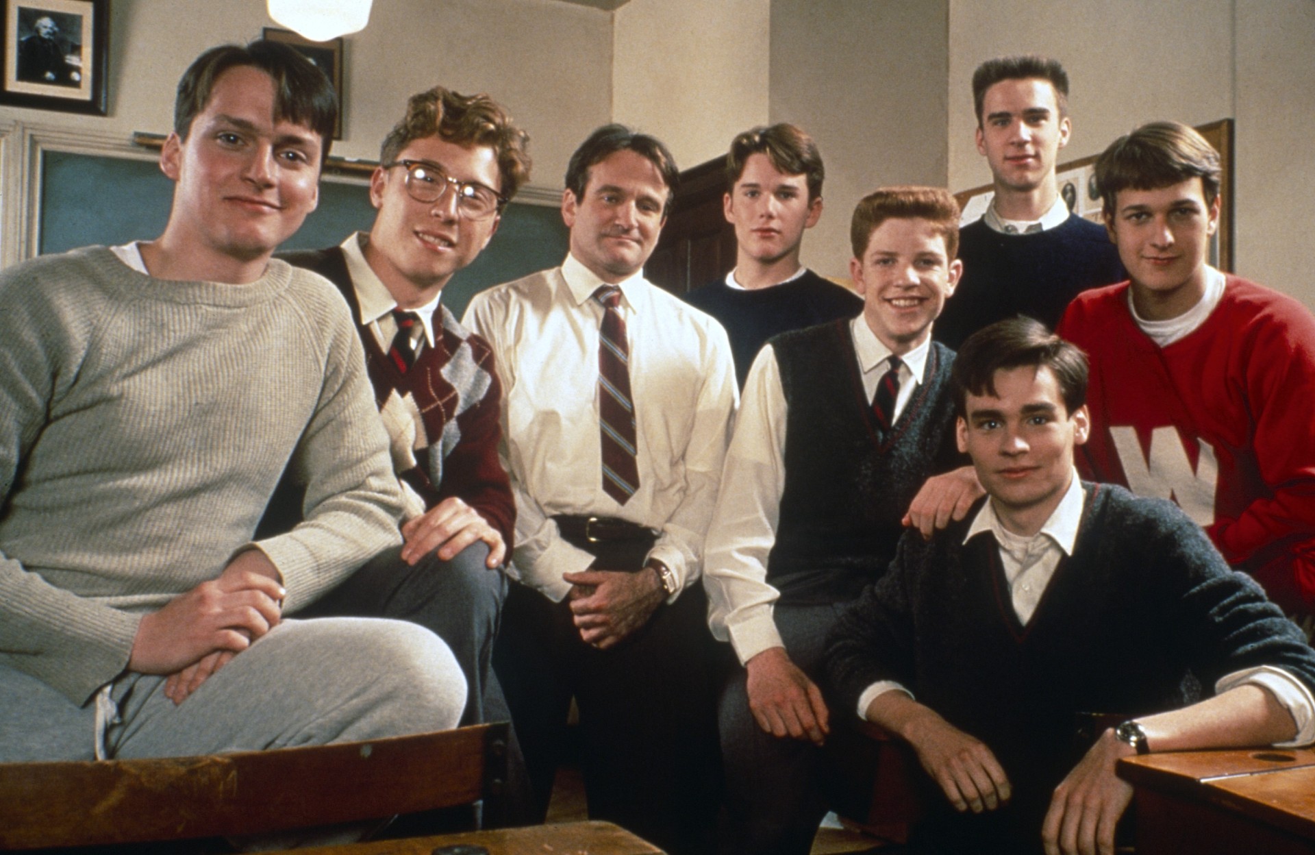 Gale Hansen, Allelon Ruggiero, Robin Williams, Ethan Hawke, Dylan Kussman, Robert Sean Leonard, James Waterston, Josh Charles in Dead Poets Society