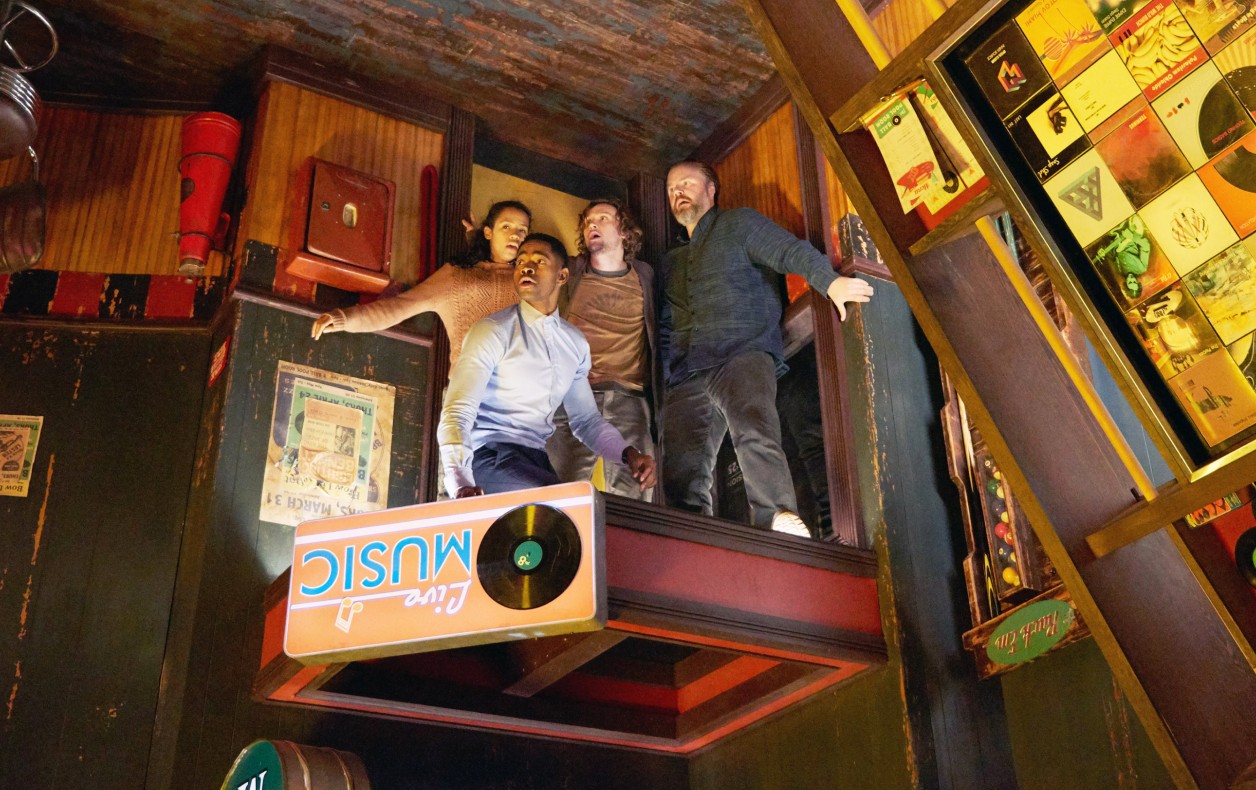 Taylor Russell, Jay Ellis, Logan Miller, Tyler Labine in Escape Room