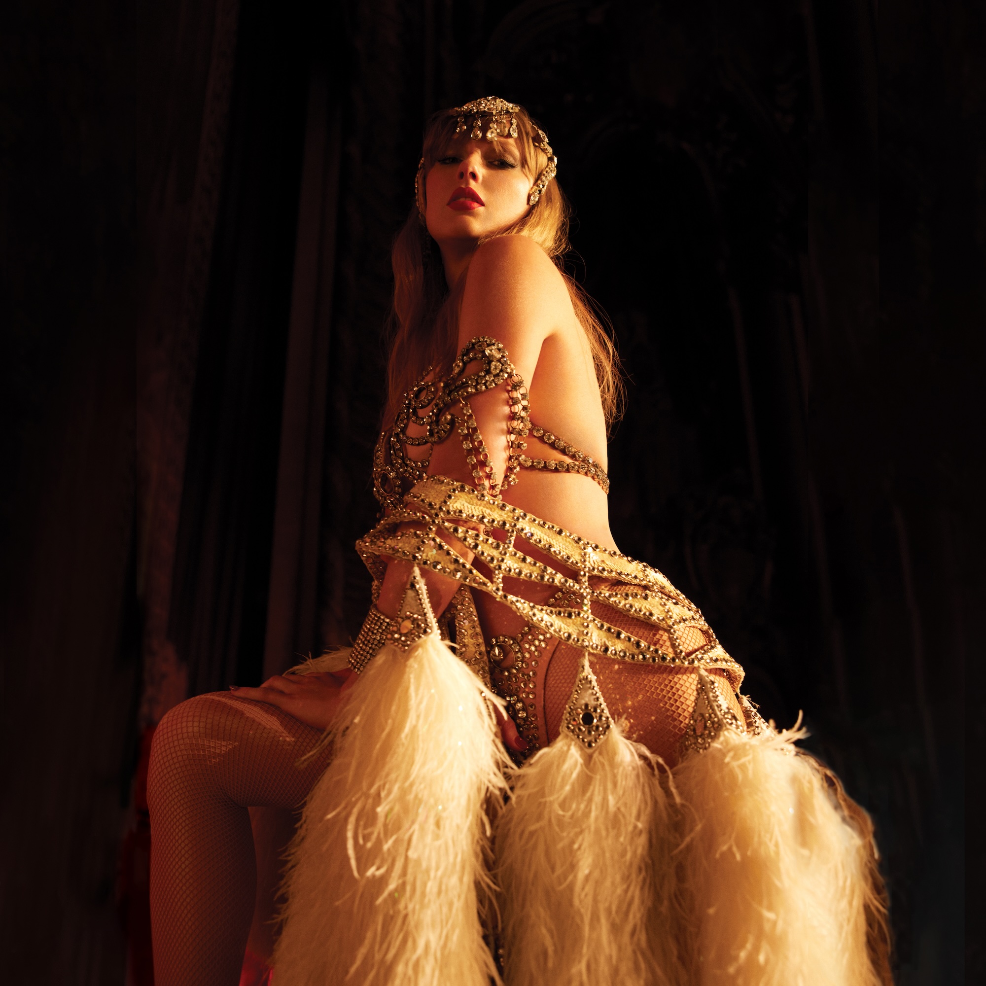 Taylor Swift Goes Nearly Naked in Sexy New 'The Crowd Is Your King' Vinyl Cover for Target